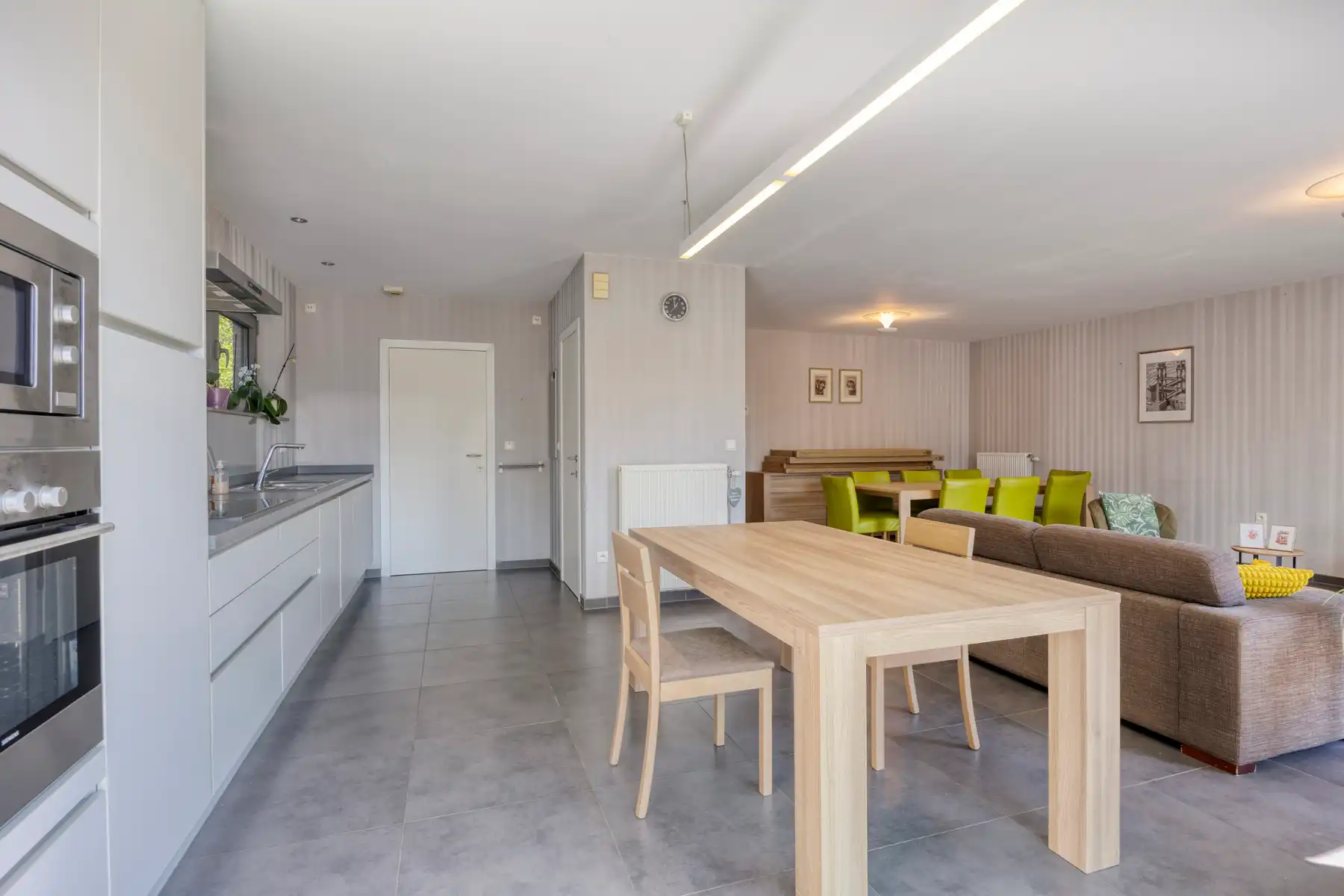Instapklare HOB met 5 kamers + bureau, en aangename tuin! foto 11