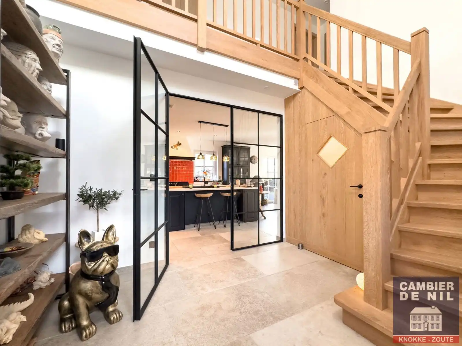 Alleenstaande woning in een residentiële omgeving foto 3