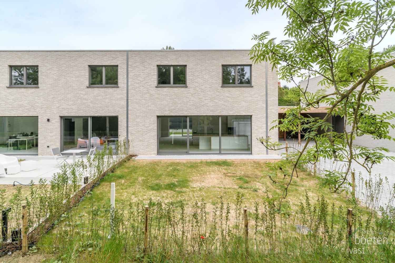 Koksijde/Sint-Idesbald: Energiezuinige en kwalitatief afgewerkte nieuwbouwwoning met 3 slaapkamers, carport en gezellig tuintje op 317m² grondopp. foto 2