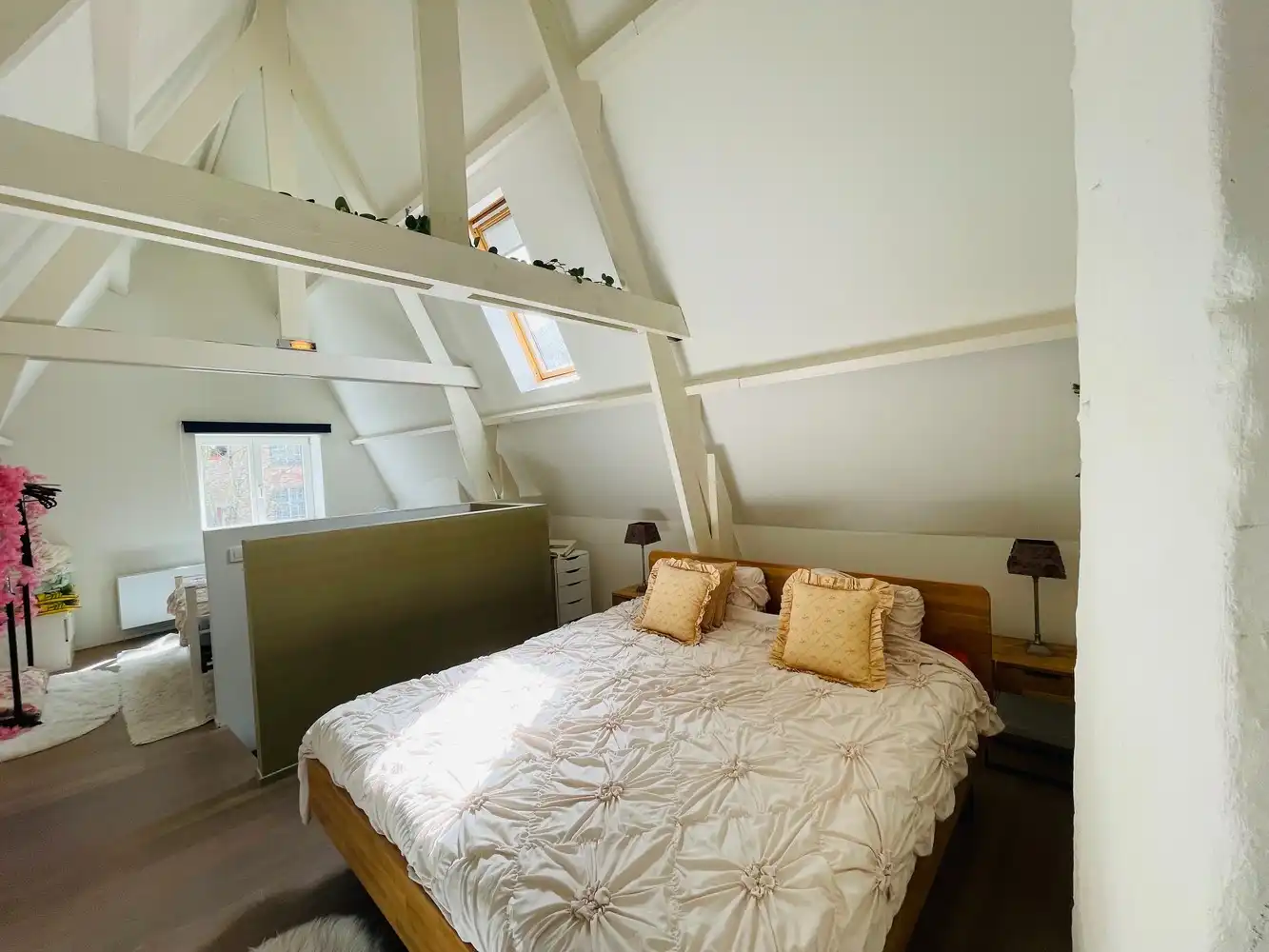 Brugge centrum , op een Idyllische locatie, aan één van de mooiste reien van Brugge,  RECENT GERENOVEERD LICHTRIJK GEMEUBELD🪑🛌HOEKHUIS foto 18