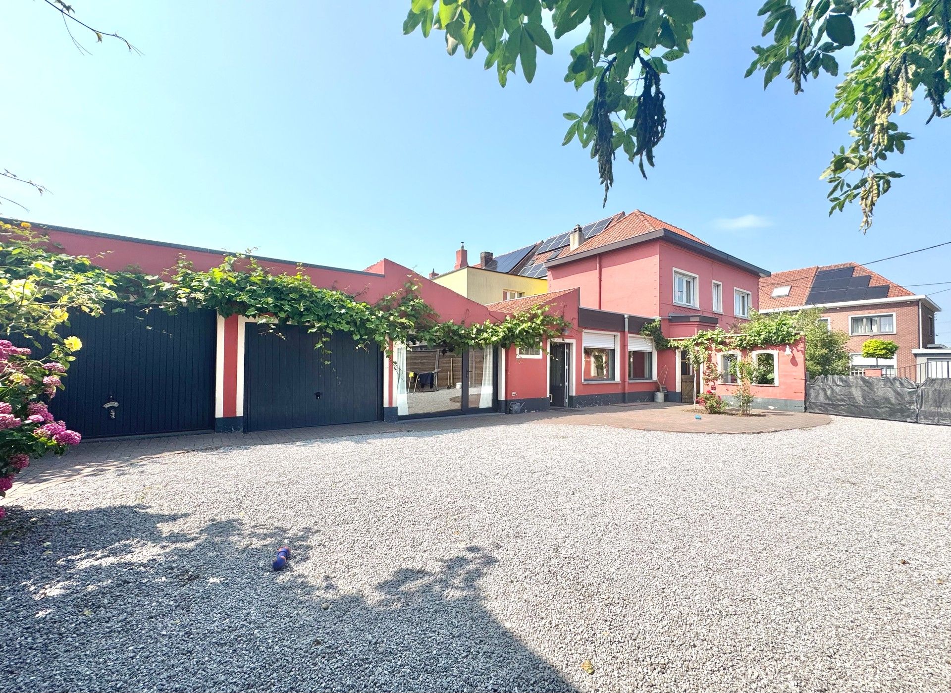 WONING MET MAGAZIJN OP 562 M² foto 2