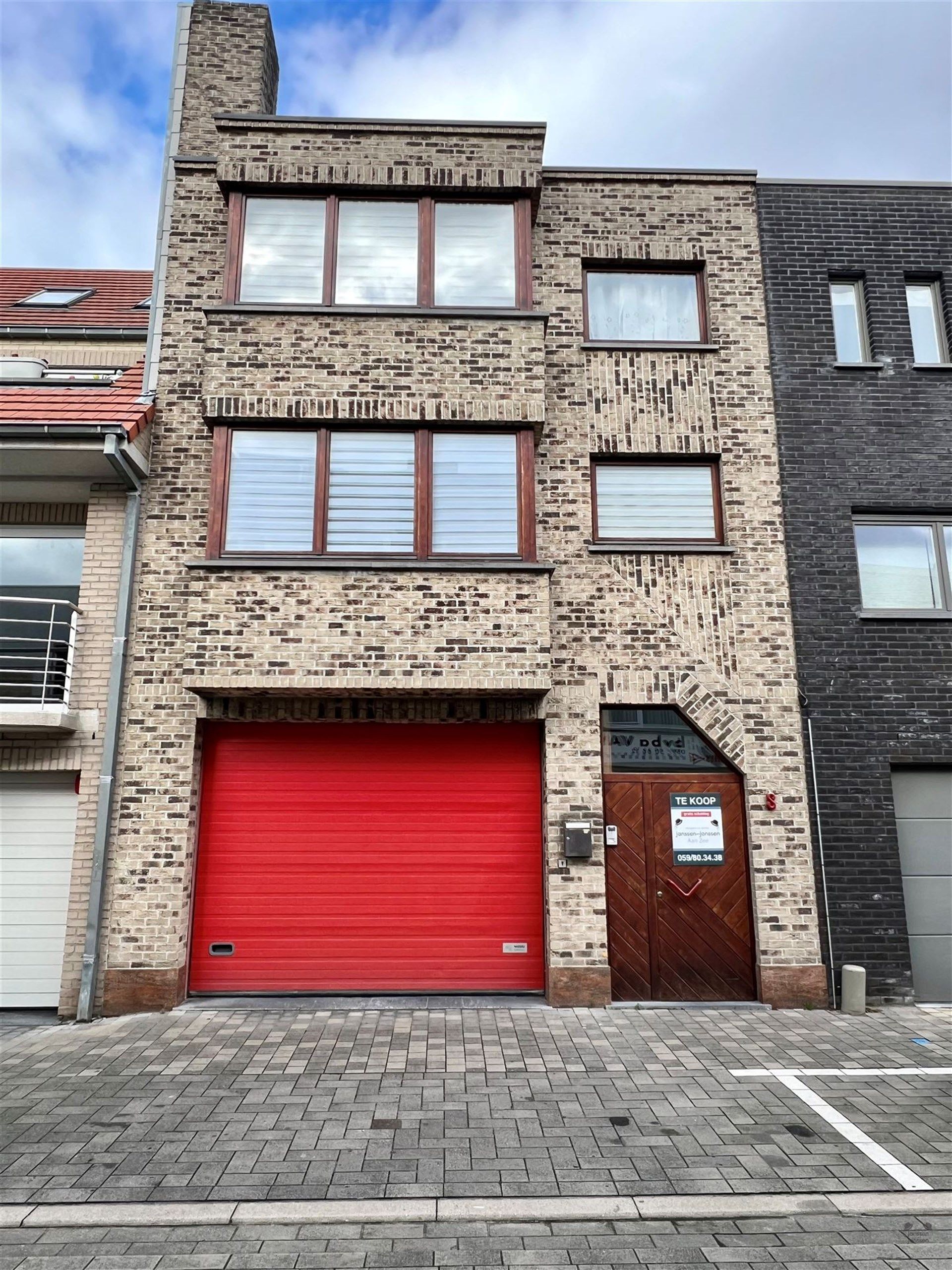 Woning met een enorme werkplaats/opslagplaats te Oostende foto 1