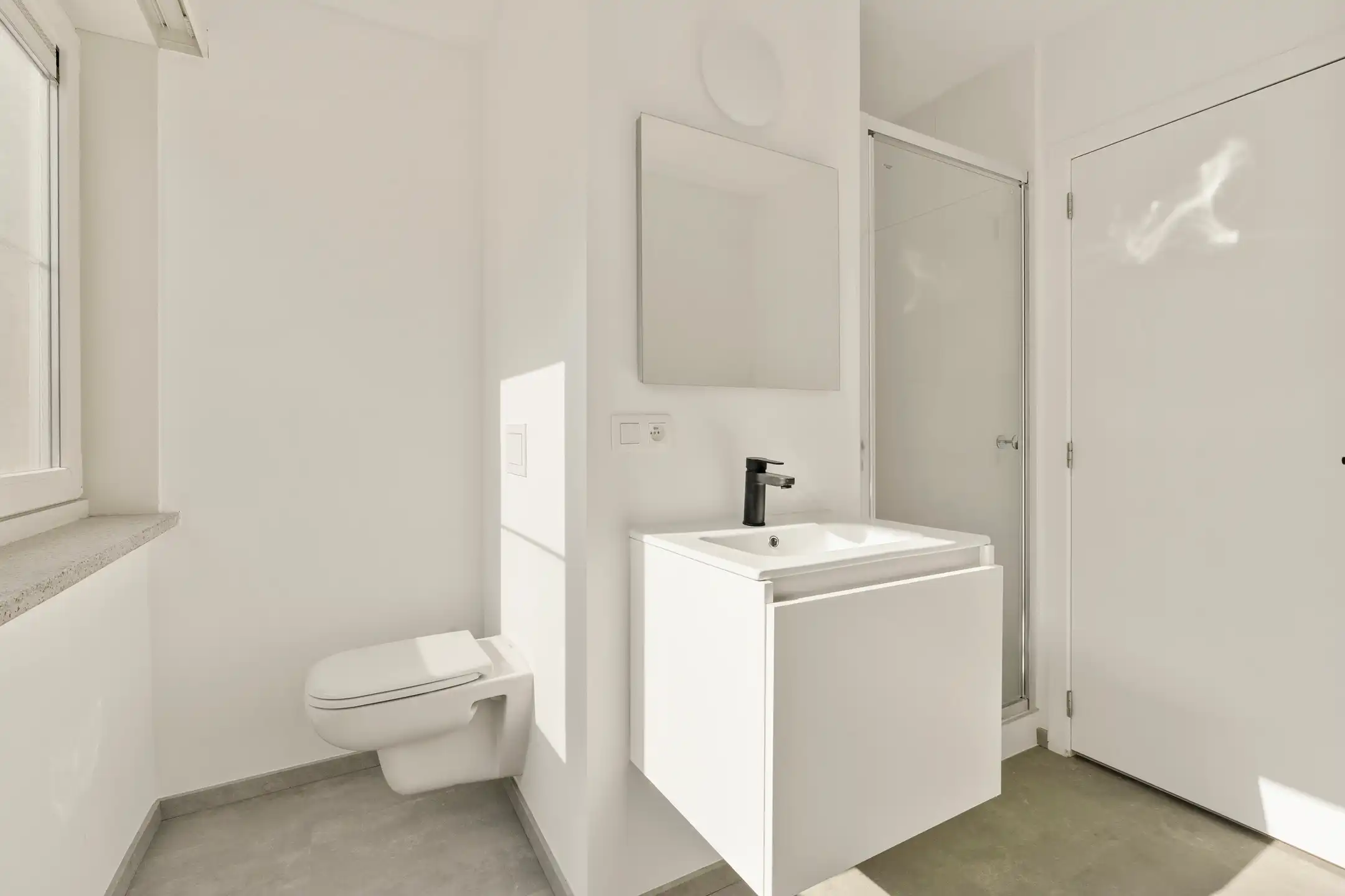 Volledig GERENOVEERDE woning met ZONNIGE TUIN en 3 SLK foto 13