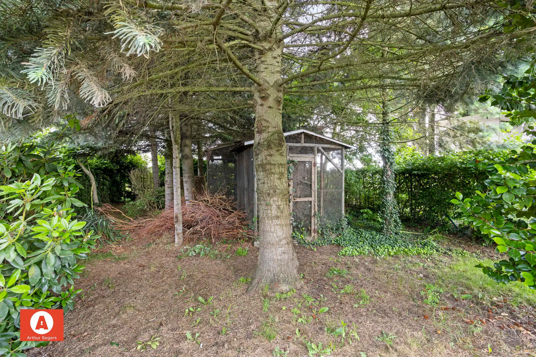 Te renoveren woning met werkhuis en ruime tuin foto 25