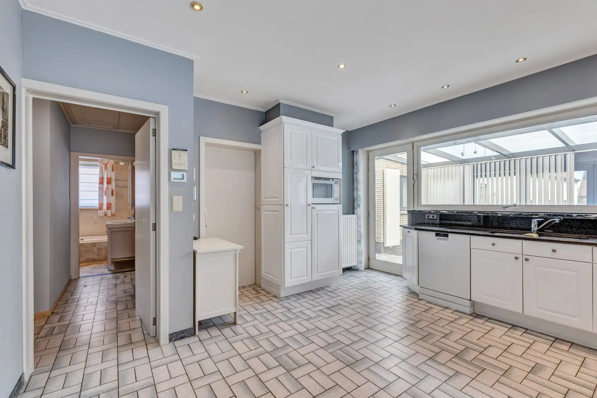 UNIEKE BUITENKANS! Instapklare bungalow met loods/bouwgrond foto 12