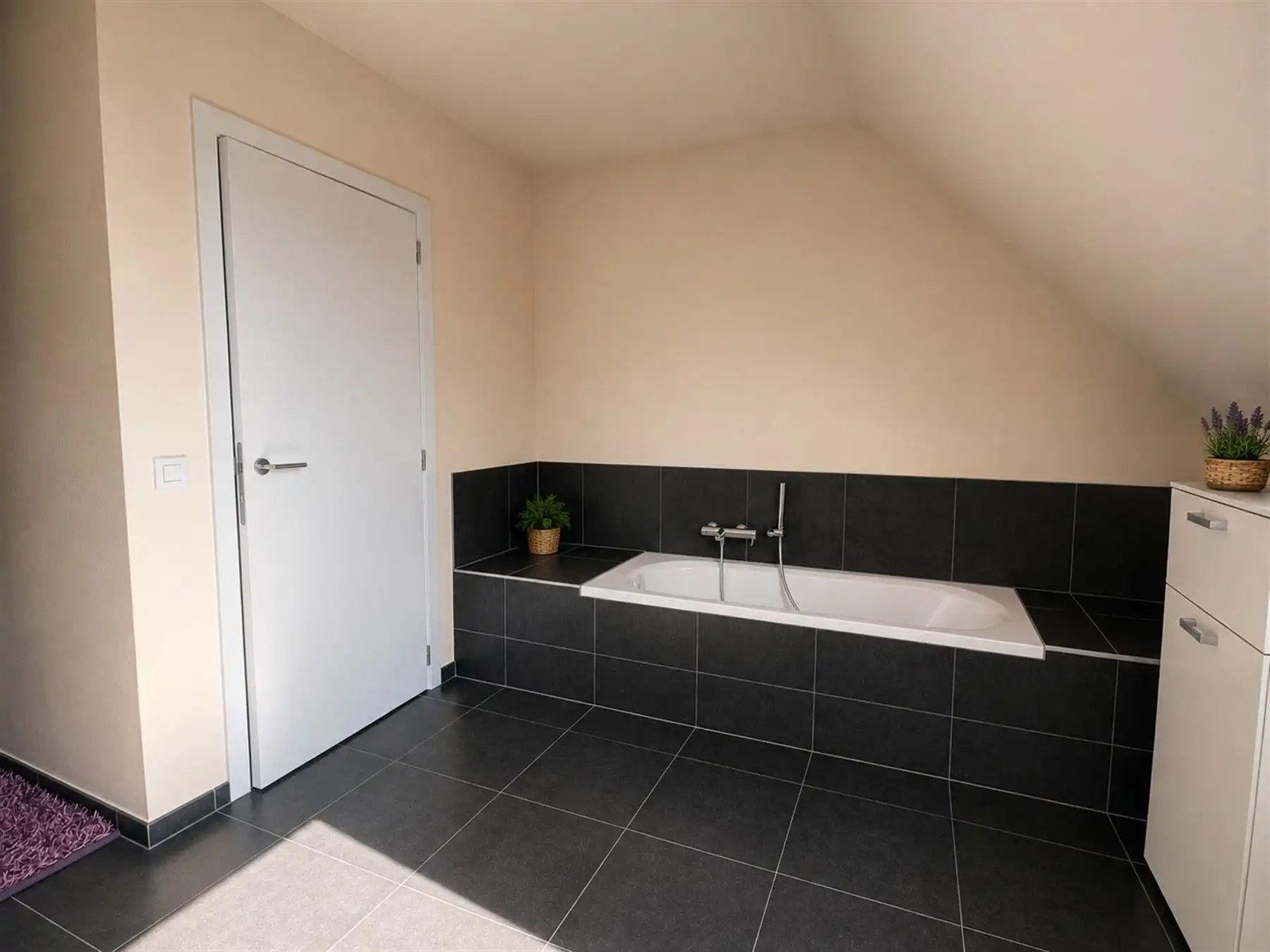 Recente woning met drie ruime slaapkamers en garage foto 10