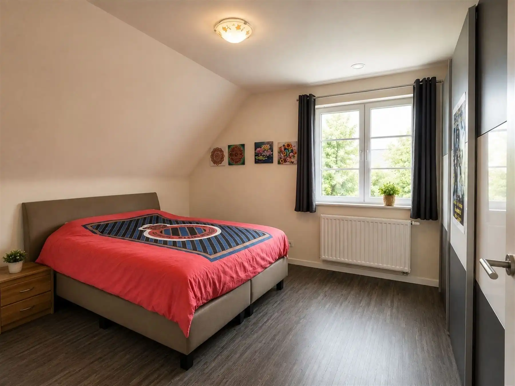 Recente woning met drie ruime slaapkamers en garage foto 10
