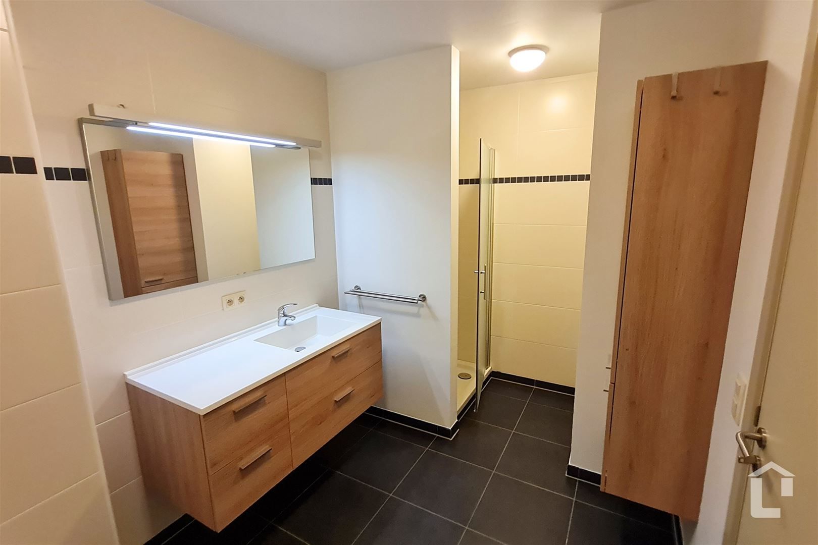 Ruim gelijkvloers appartement met eigen tuin foto 12