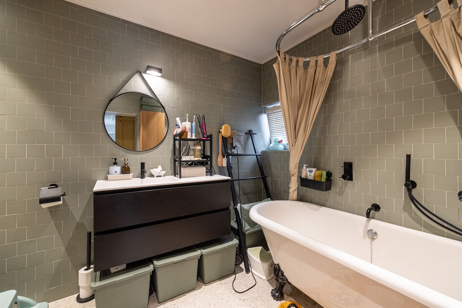 Een luxueus ingerichte woning met 7 slaapkamers en zwembad. foto 34