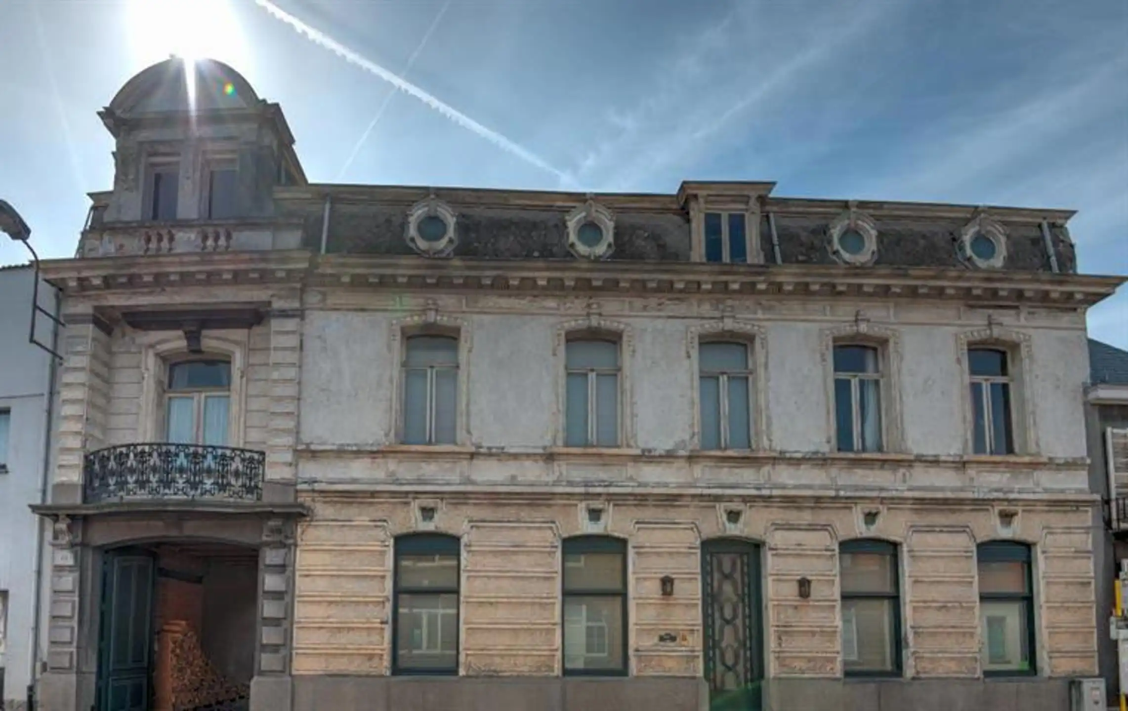 Imposante neoclassicistische herenwoning met 7 slpk., 2 badk. op 59 are 51 ca foto 26