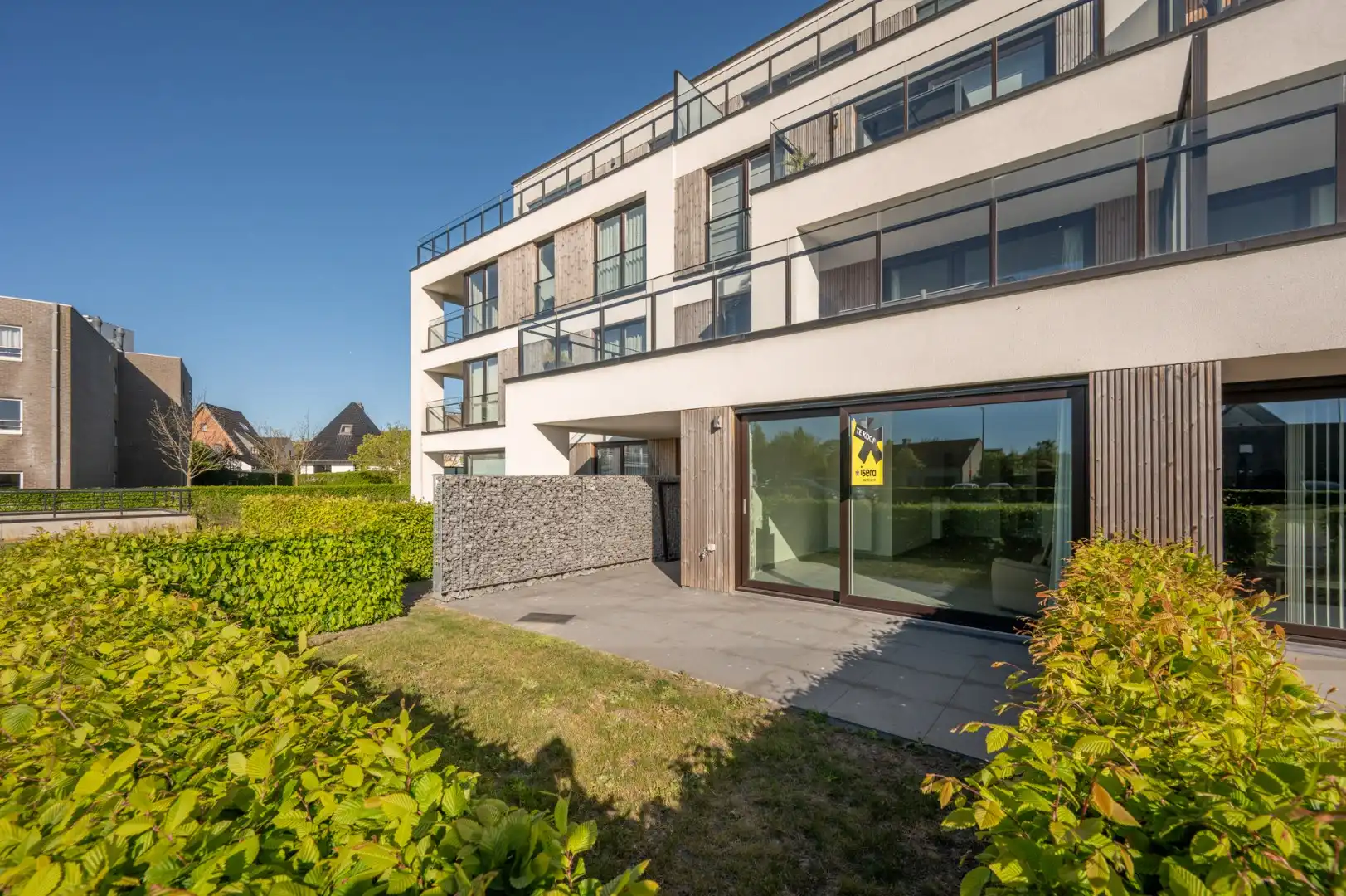 Instapklaar appartement met garage in Bredene foto 2