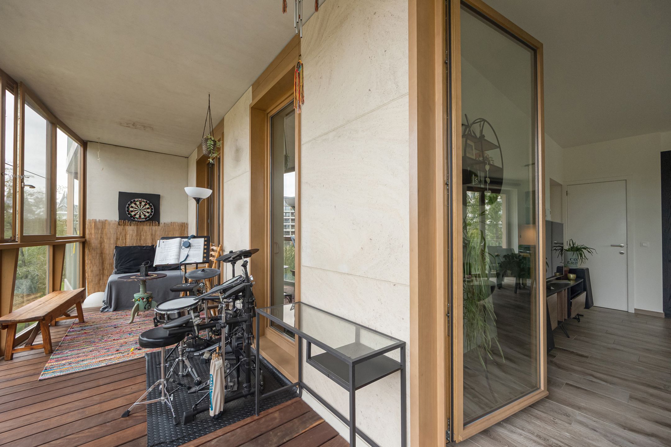 App met groot terras, kelderberging en autostaanplaats foto 8