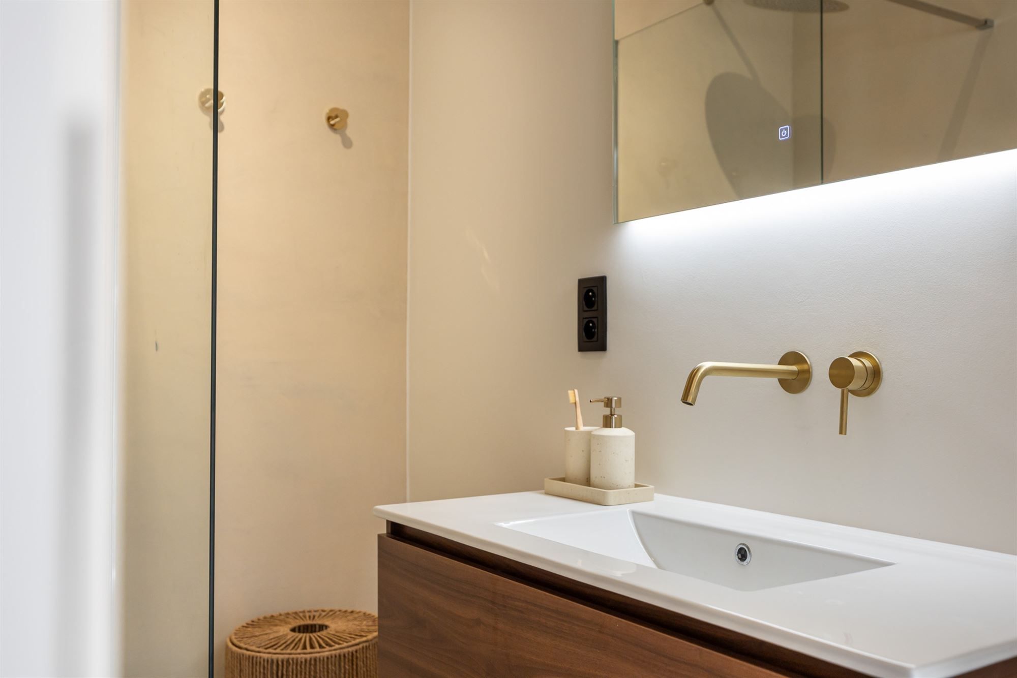 Gerenoveerd app. met 2 slaapkamers en terras foto 10