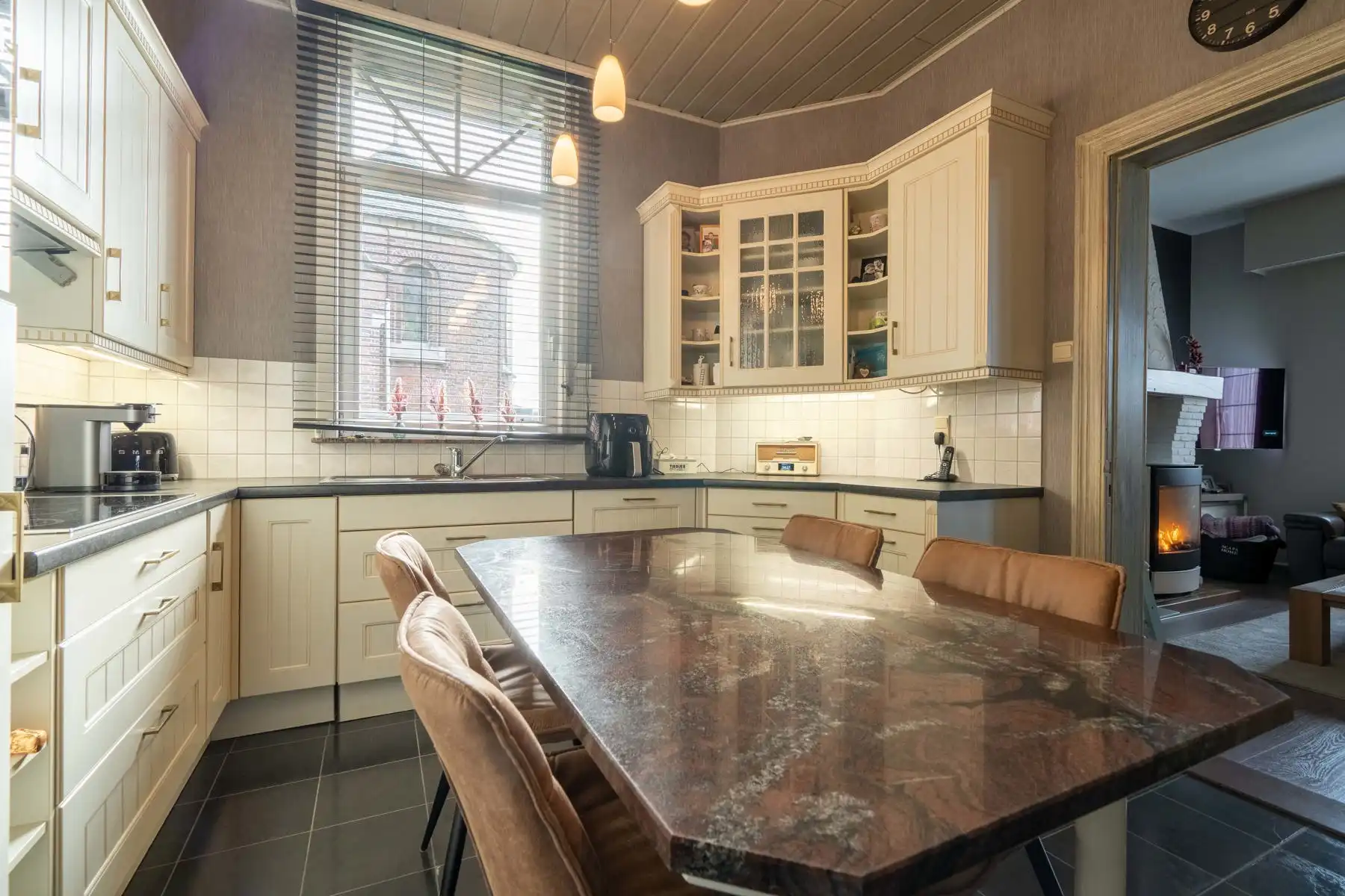 Huis met commercieel pand te koop in Grootlo! foto 6