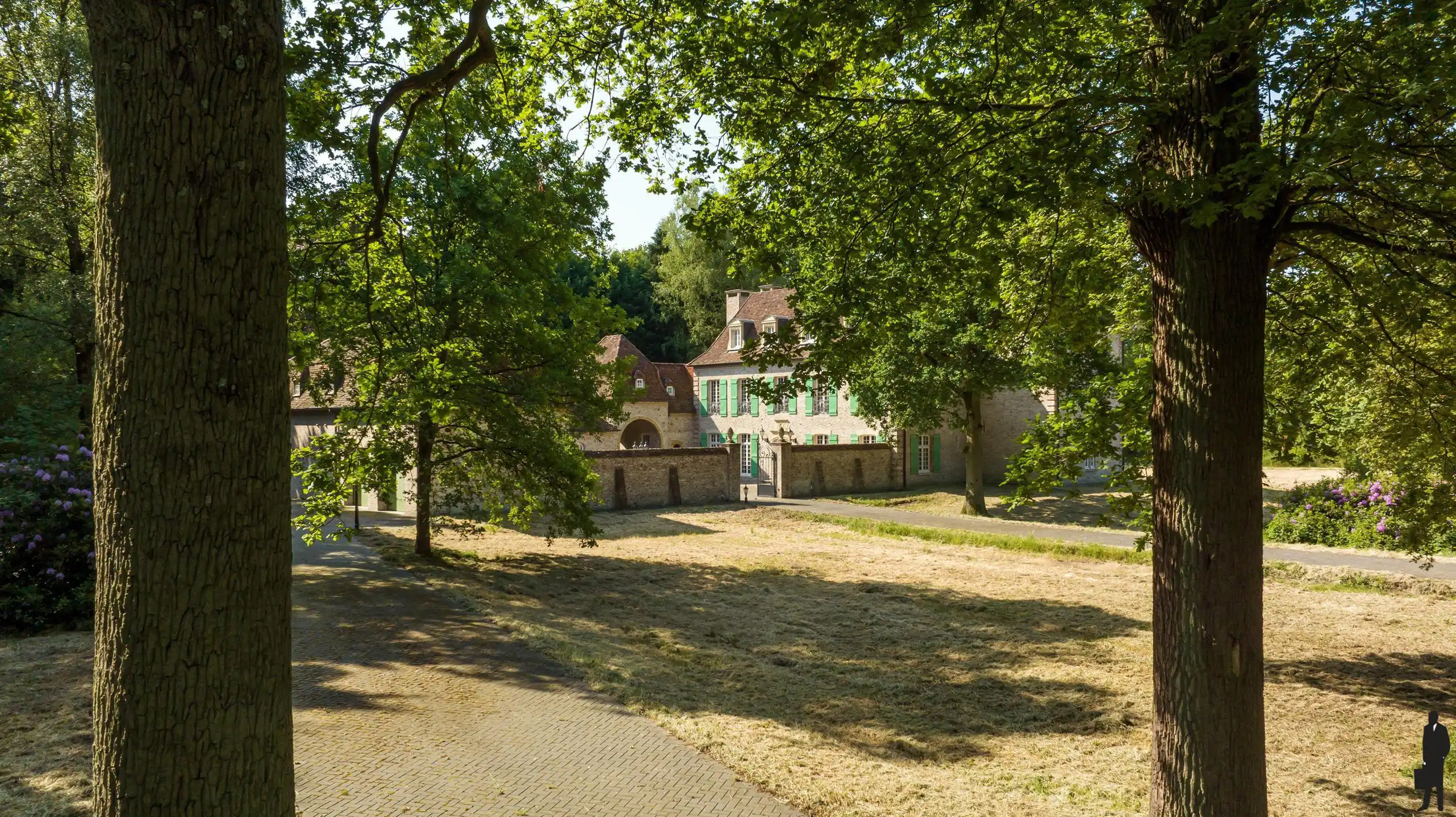 Uniek perceel met U-vorm woning, wellness én conciërgewoonst / zorgwonen en dit op ca. 2.8 hectare! foto 14