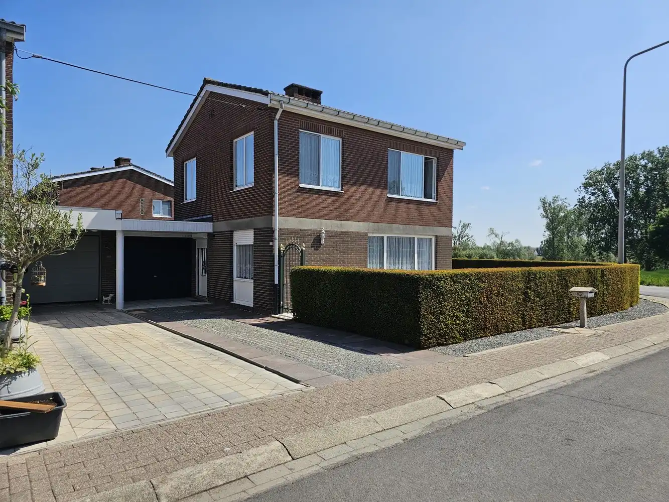 Hoofdfoto van de publicatie: Woning met 4 slaapkamers en garage