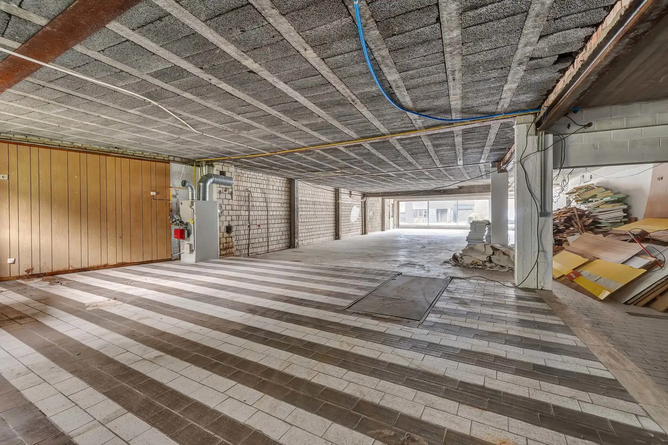 Handelspand (315m²) met 4 staanplaatsen te Roosdaal  foto 9