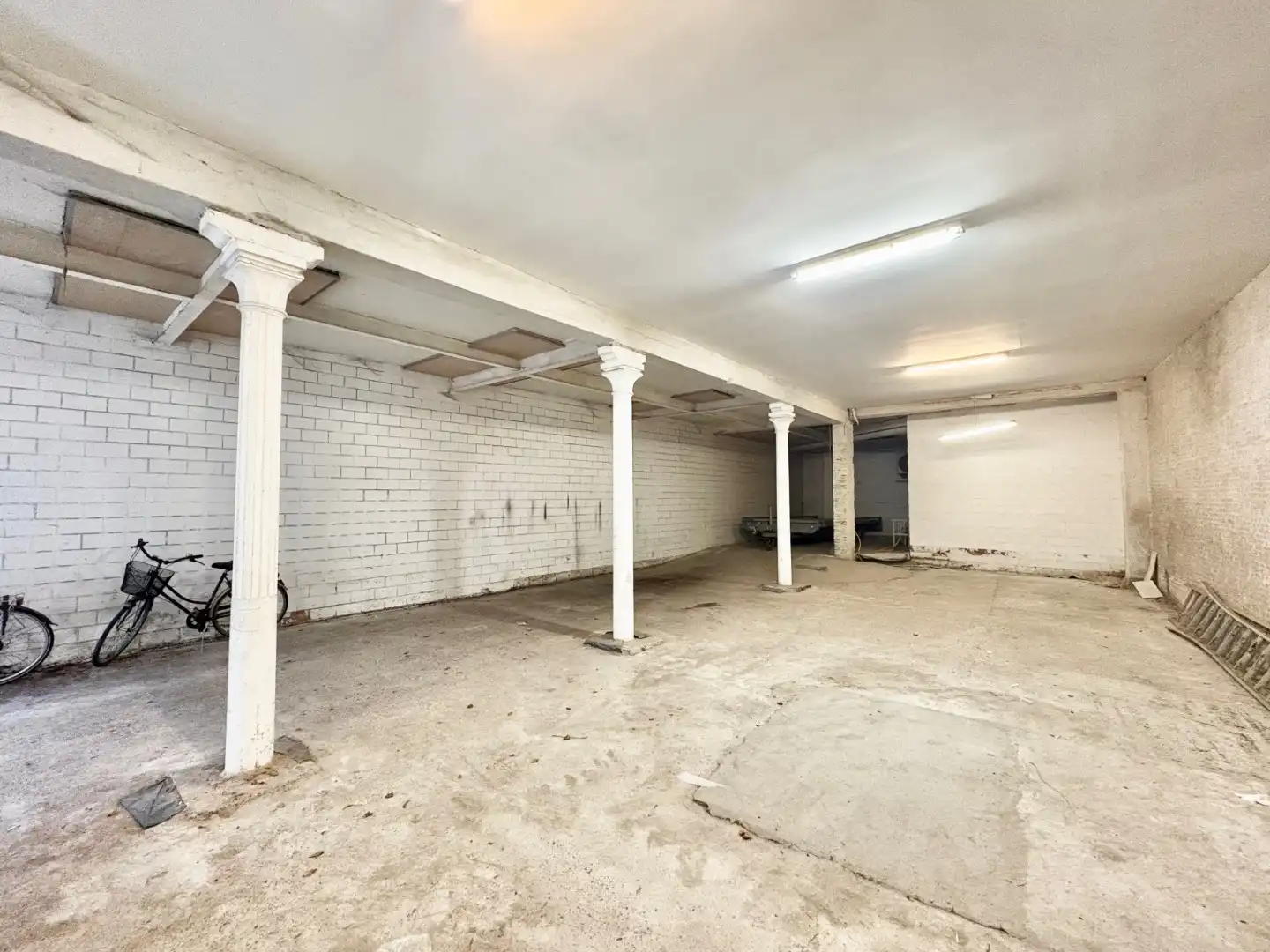 Magazijn te huur in het hart van Mechelen foto {{pictureIndex}}