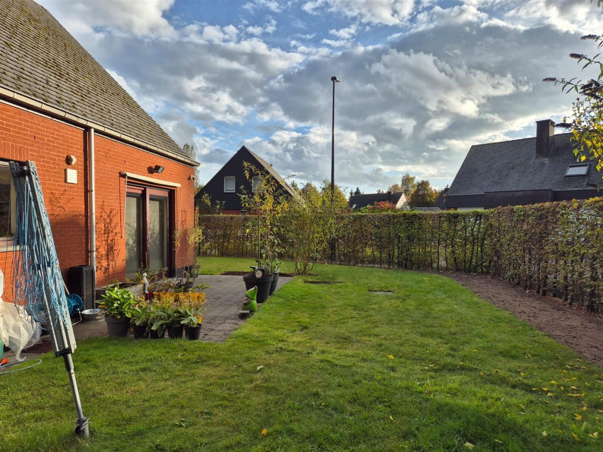 Mooi en rustig gelegen alleenstaande instapklare woning met tuin. foto 15