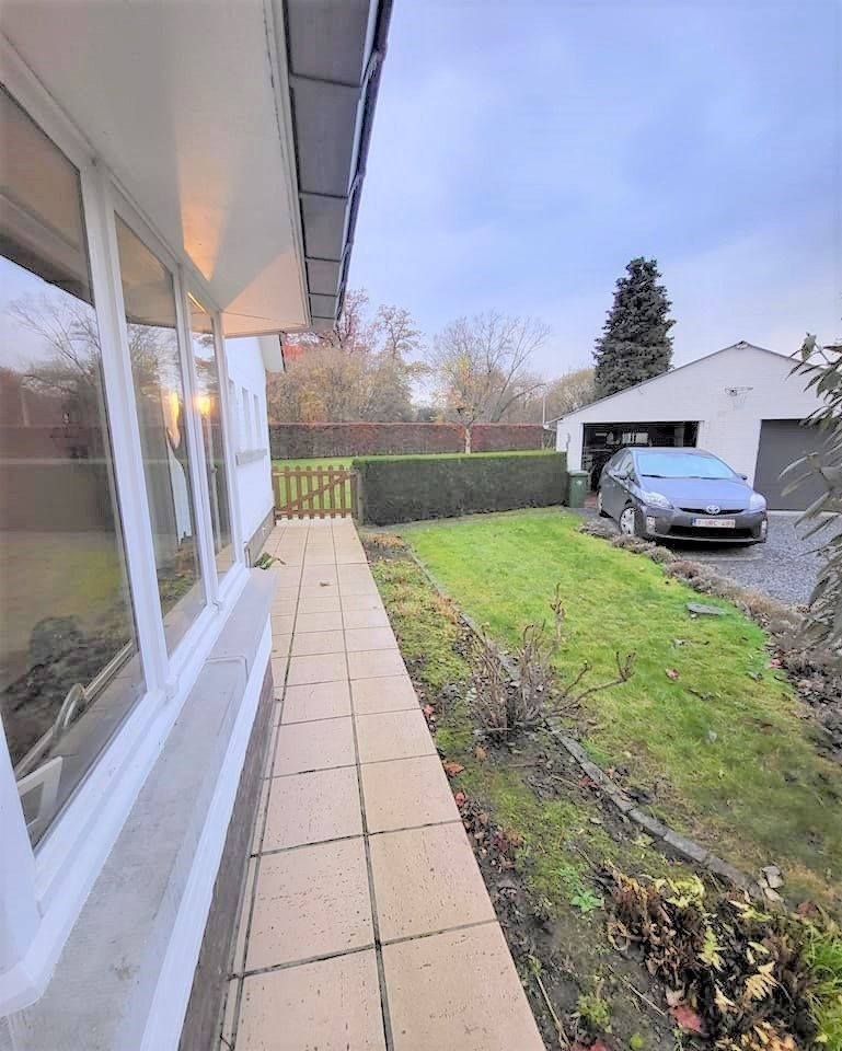 Halfopen bebouwing met garage en schitterende tuin. foto 2