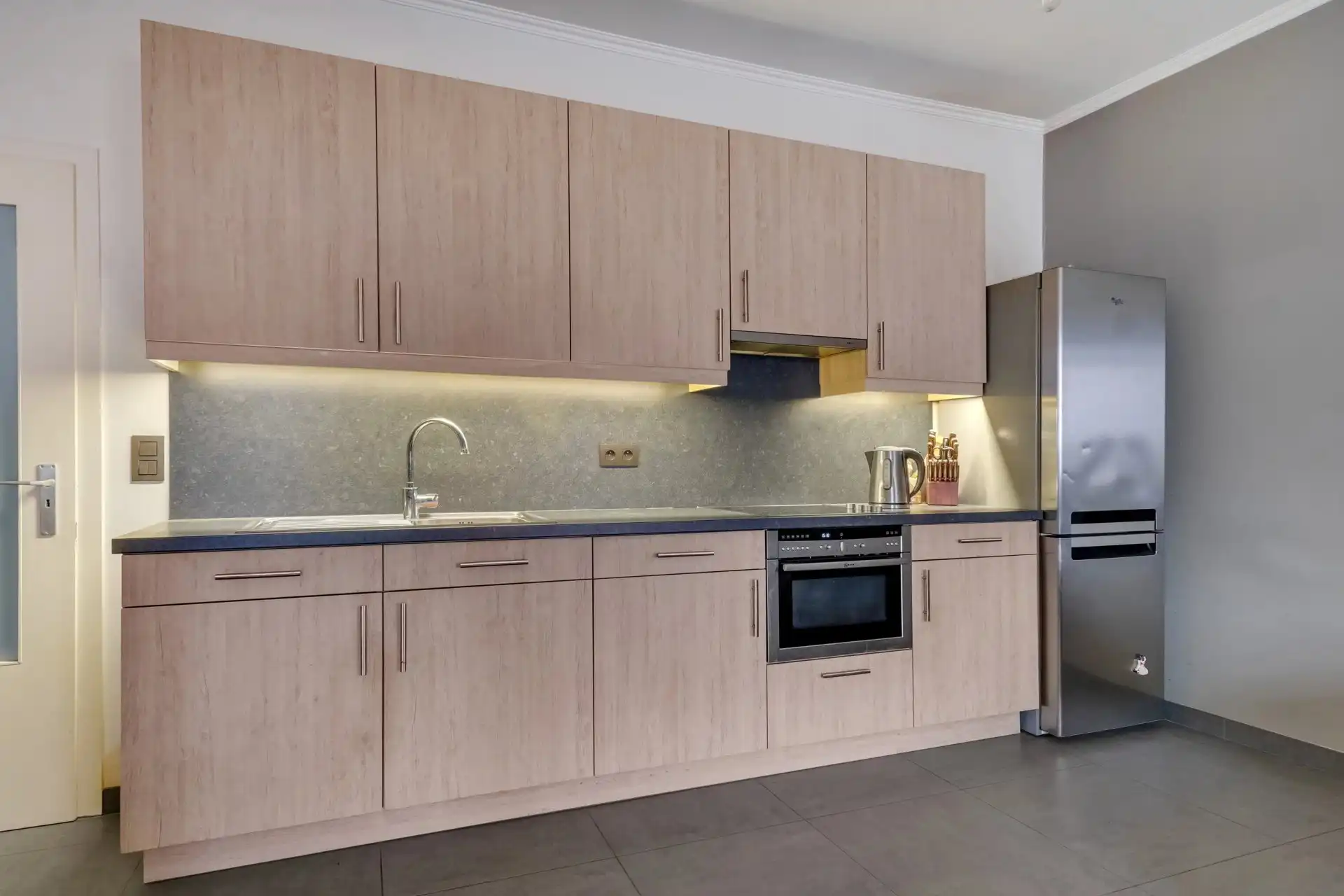 Instapklaar appartement in het centrum foto {{pictureIndex}}
