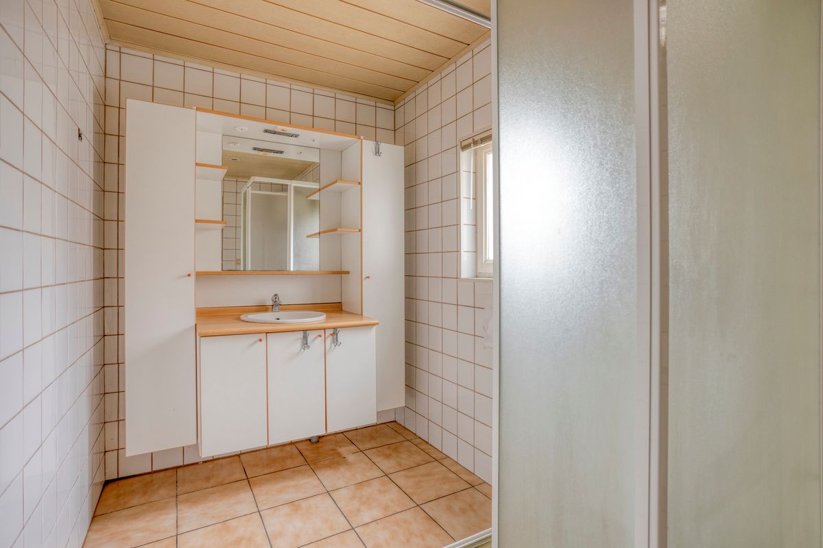 Op te knappen gezinswoning op centrale locatie in Riemst foto 10