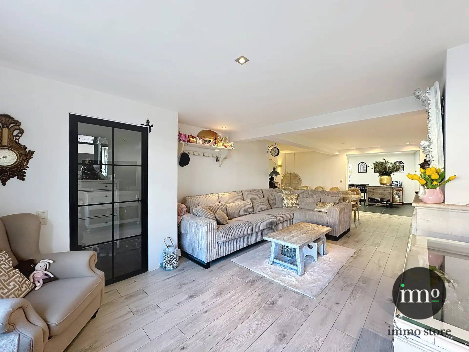 Hoofdfoto van de publicatie: Compleet gerenoveerde burgerwoning met 2 slaapkamers en garage