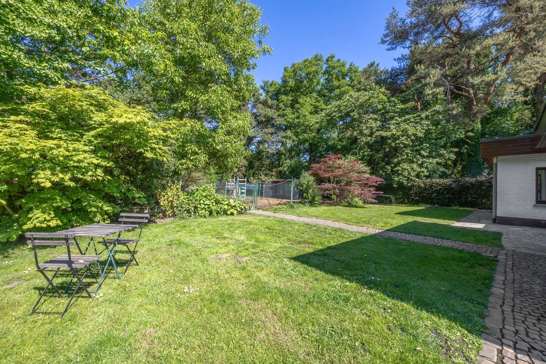 Laagbouwwoning op 2848 m² met Zwemvijver en Prachtige Tuin foto 38