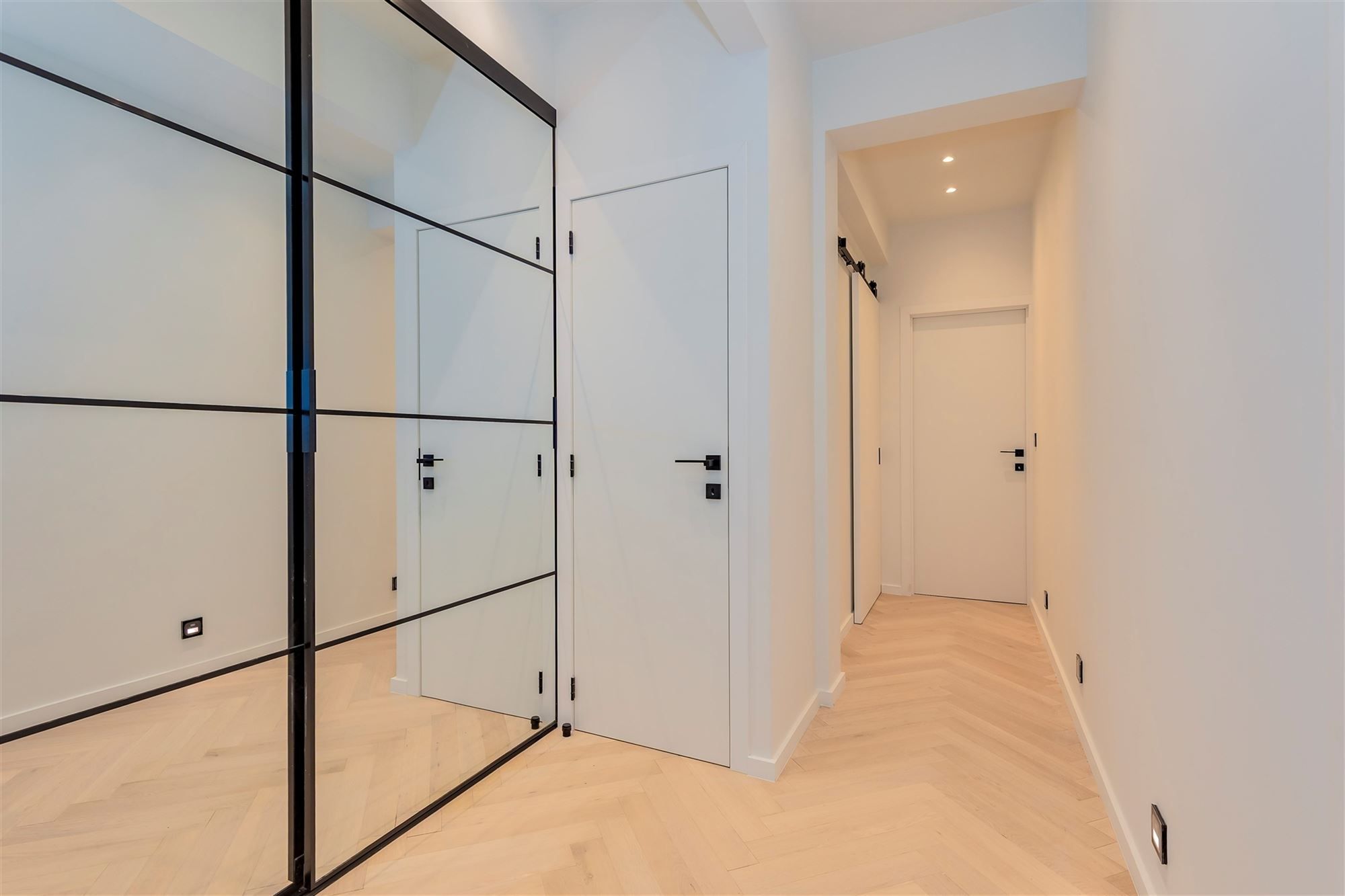 Super-de-luxe gerenoveerd appartement te Mortsel - 2 slk + 2 badk foto 13