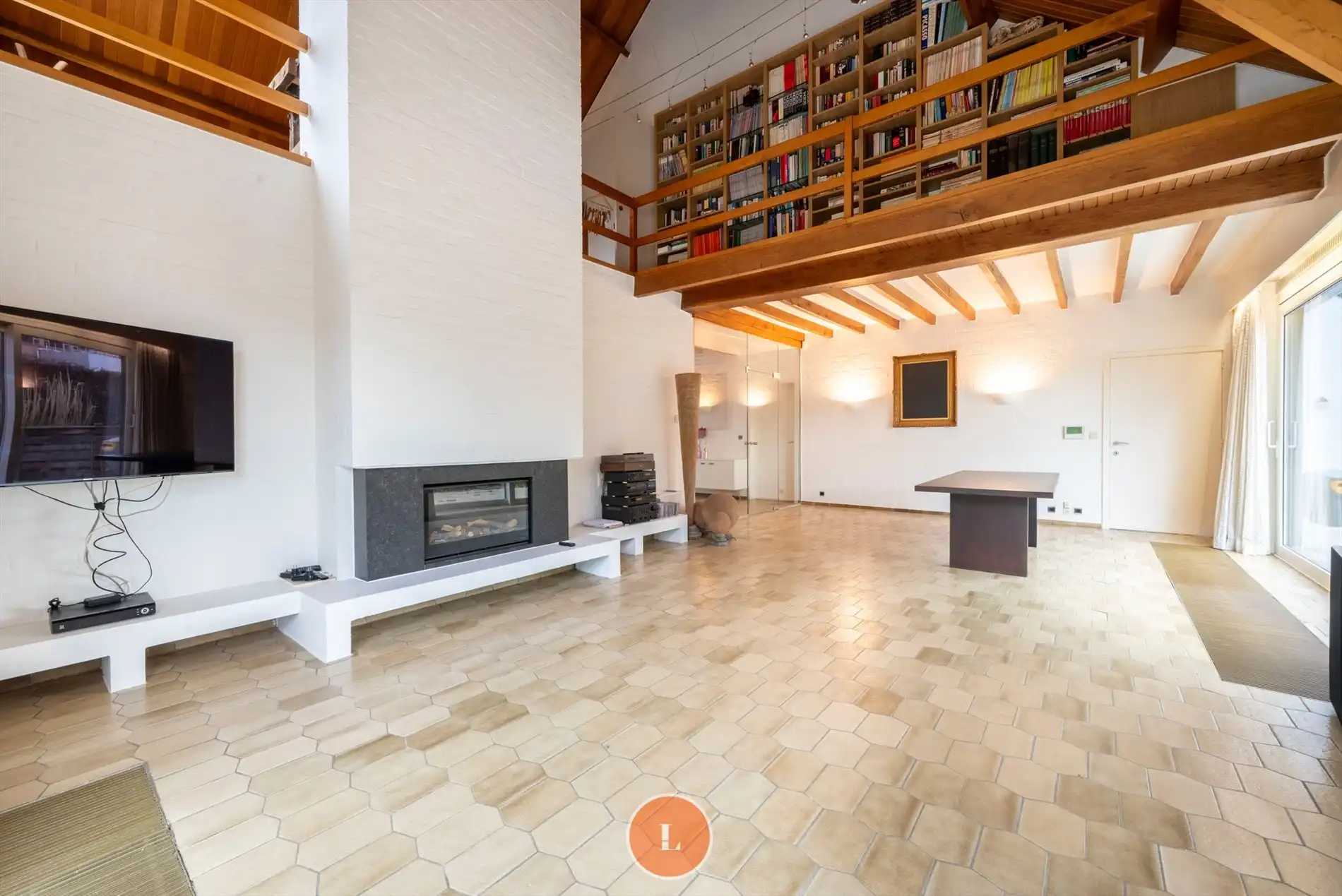 Villa met praktijkruimte en vijver op 1349m² foto 4