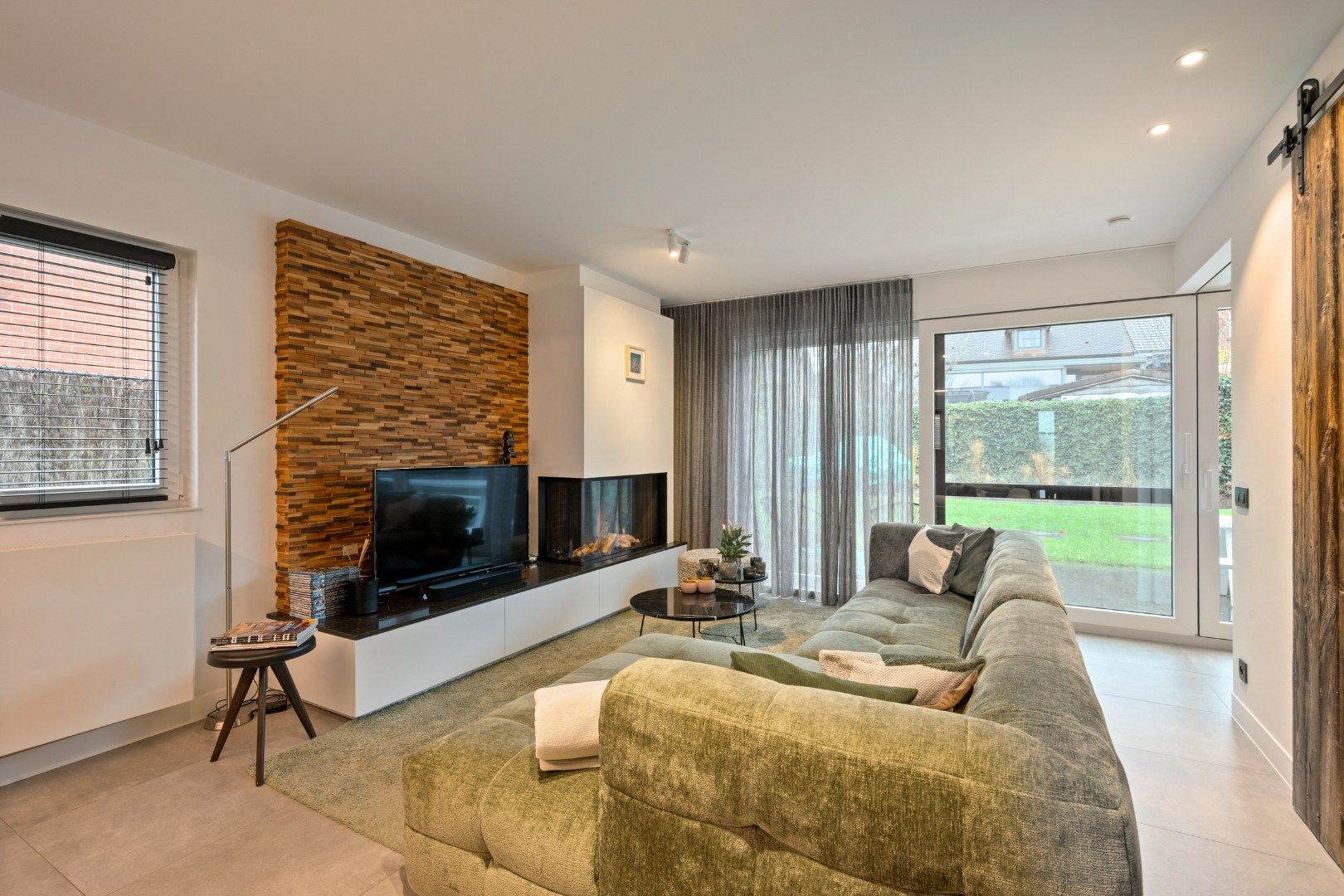 ENERGIEZUINIGE HALFOPEN BEBOUWING MET EPC A, 3-4 SLPKS, GARAGE, OPRIT EN TUIN IN RUSTIGE WIJK foto 3