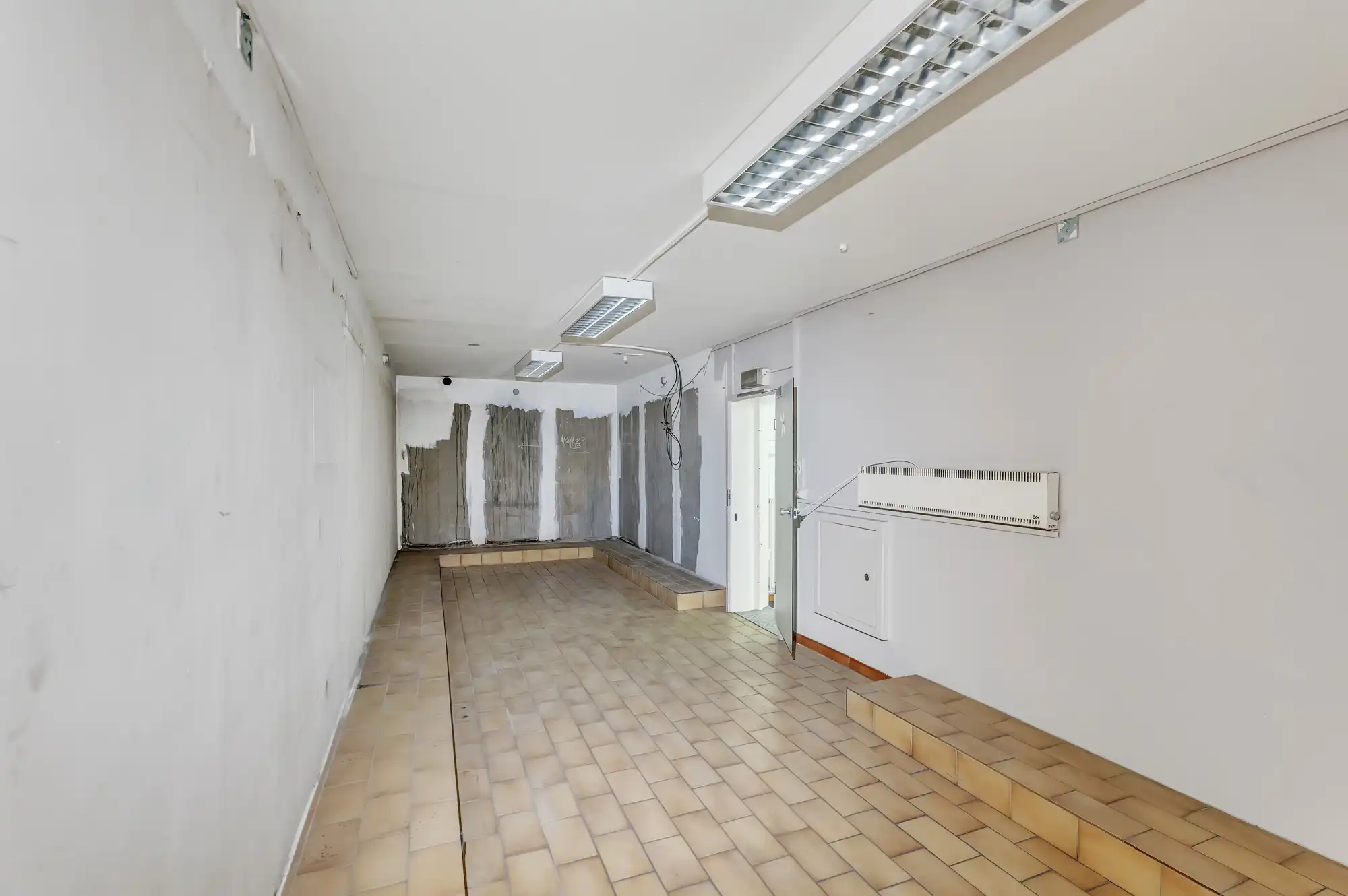 Ruim handelspand met ingebouwde kluis te koop in Moorsel foto 14