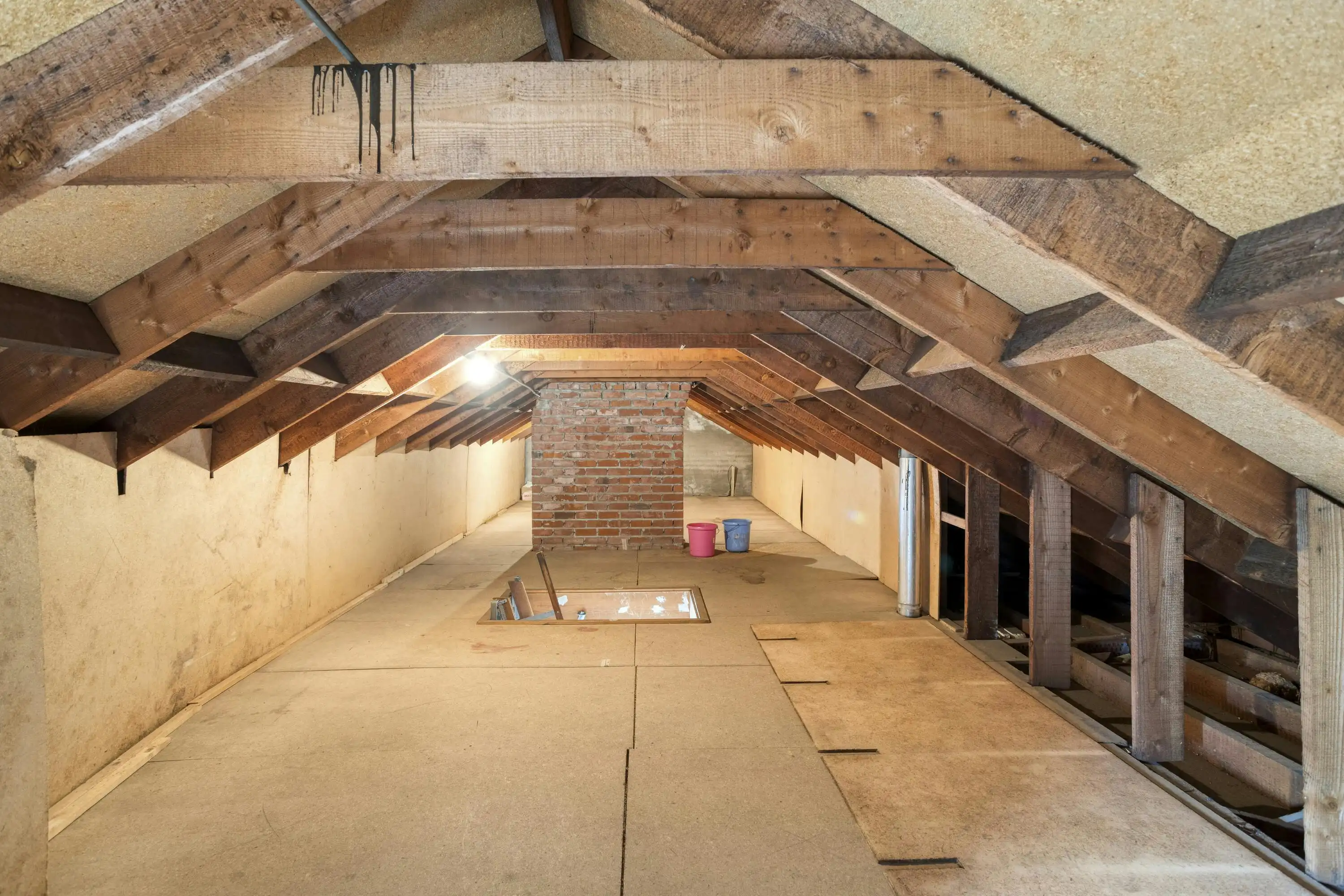 Solide huis met 4 slaapkamers, tuin, garage en kapel te koop foto 15