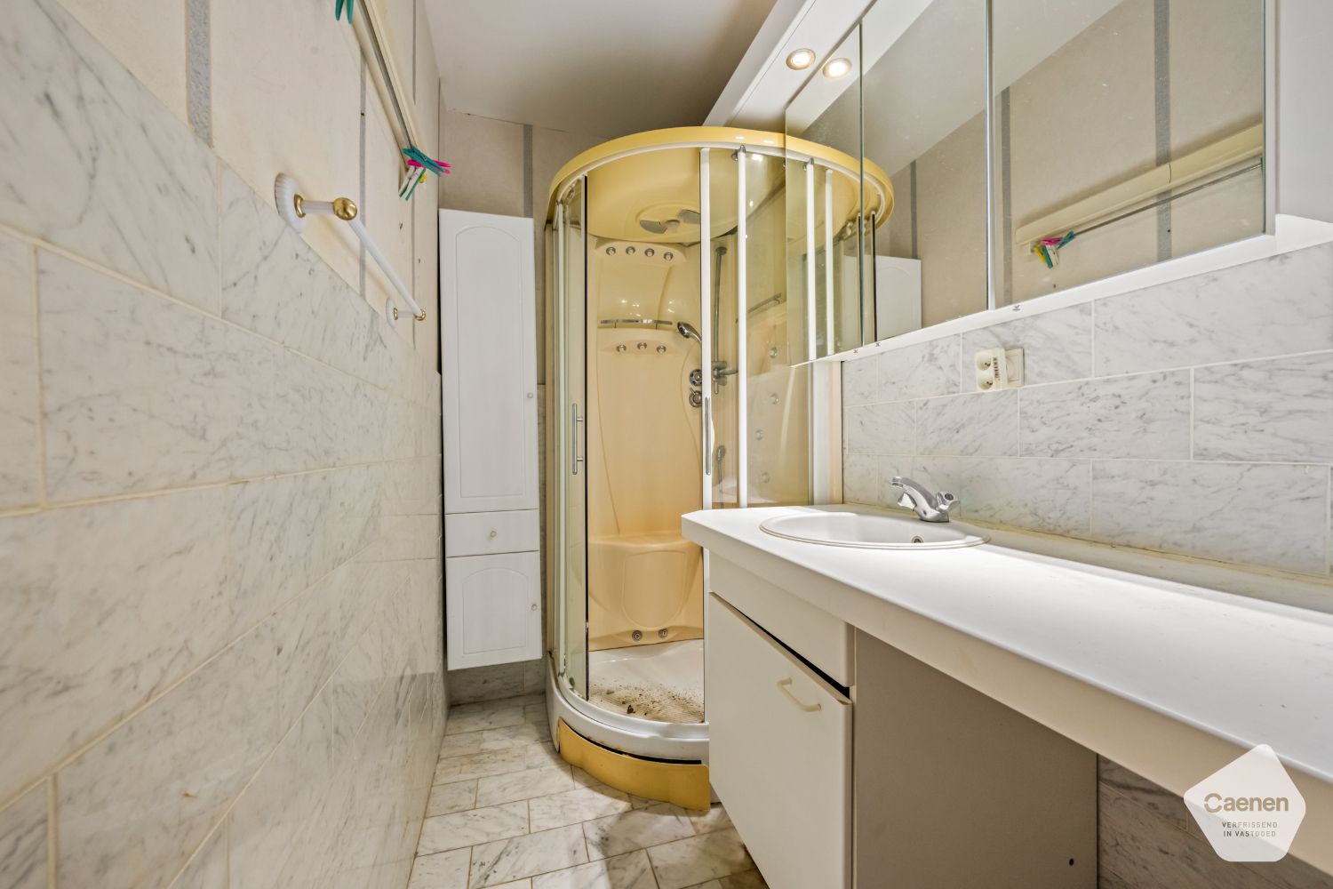 Te renoveren appartement met 1 slaapkamer en prachtig frontaal zeezicht. foto 4