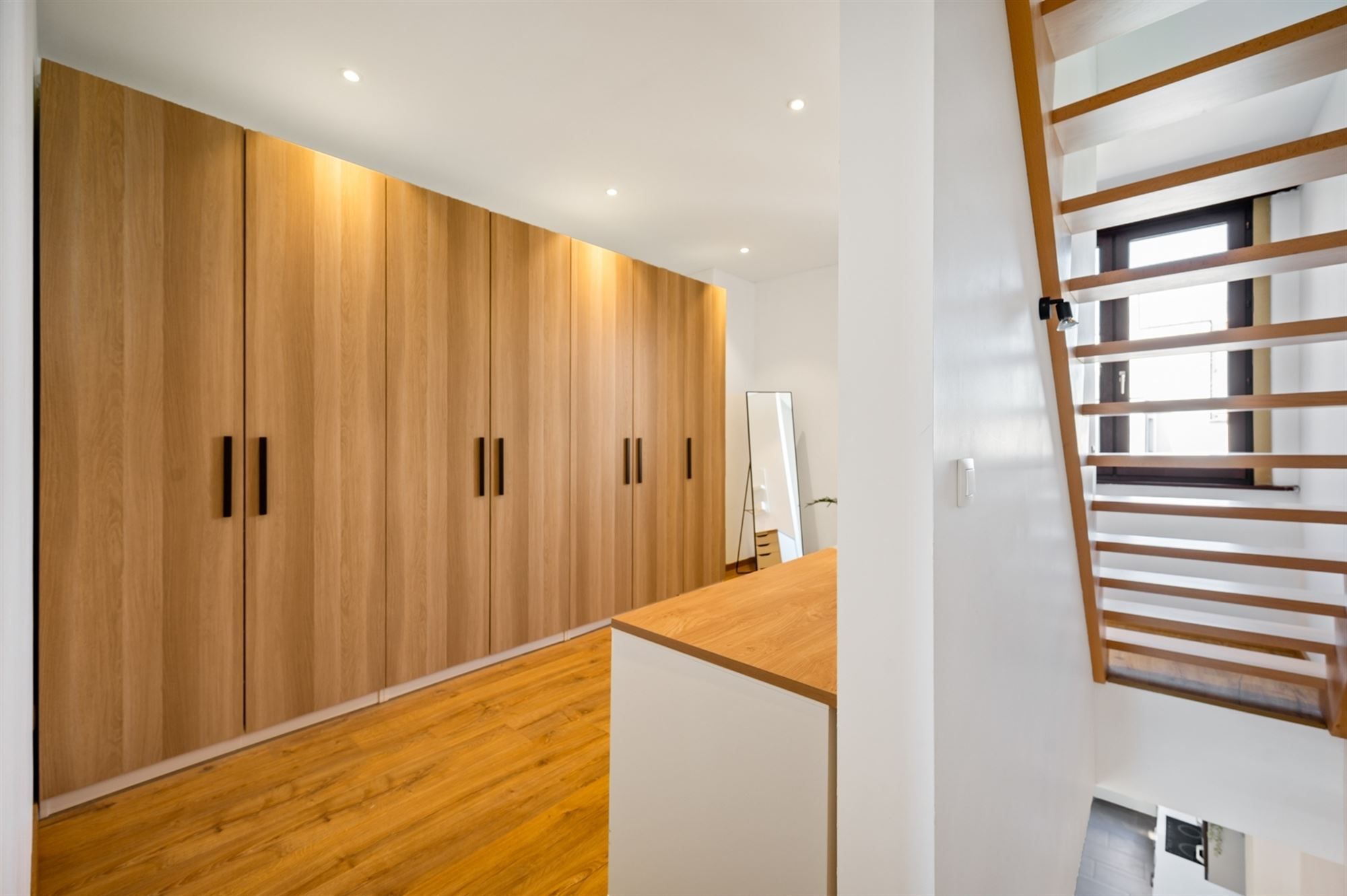 Instapklare woning met 3 SLPK aan de vaart te Mechelen. foto 11