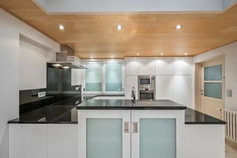 Zonnebeke-Passendale.&nbsp; Wonen en werken, grote verzorgde woning met > 5 slaapkamers en aparte >60m2 kantoorruimte / praktijk / hobbyruimte met aparte ingang. foto 7