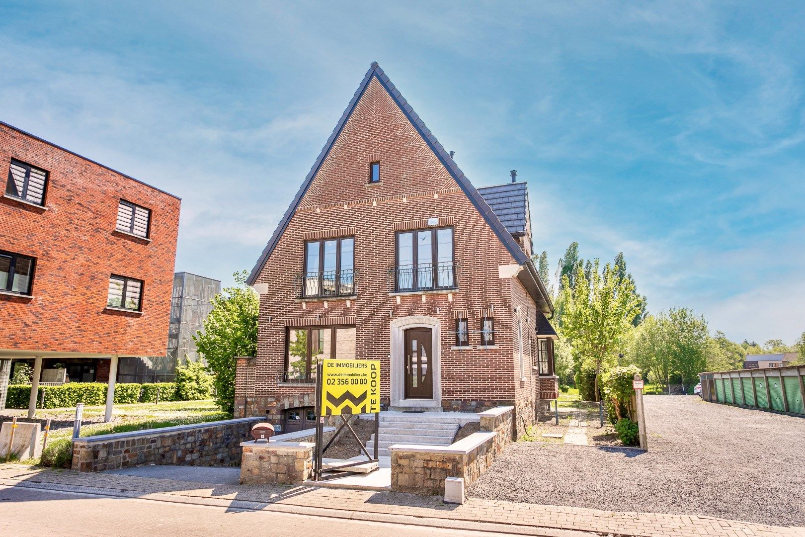 Ruime woning met 3-4 slpk, garage en tuin. foto 2
