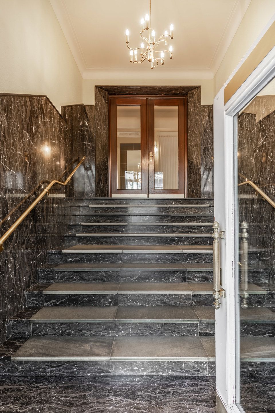 Riant licht appartement vlakbij Stadspark en centrum foto 3