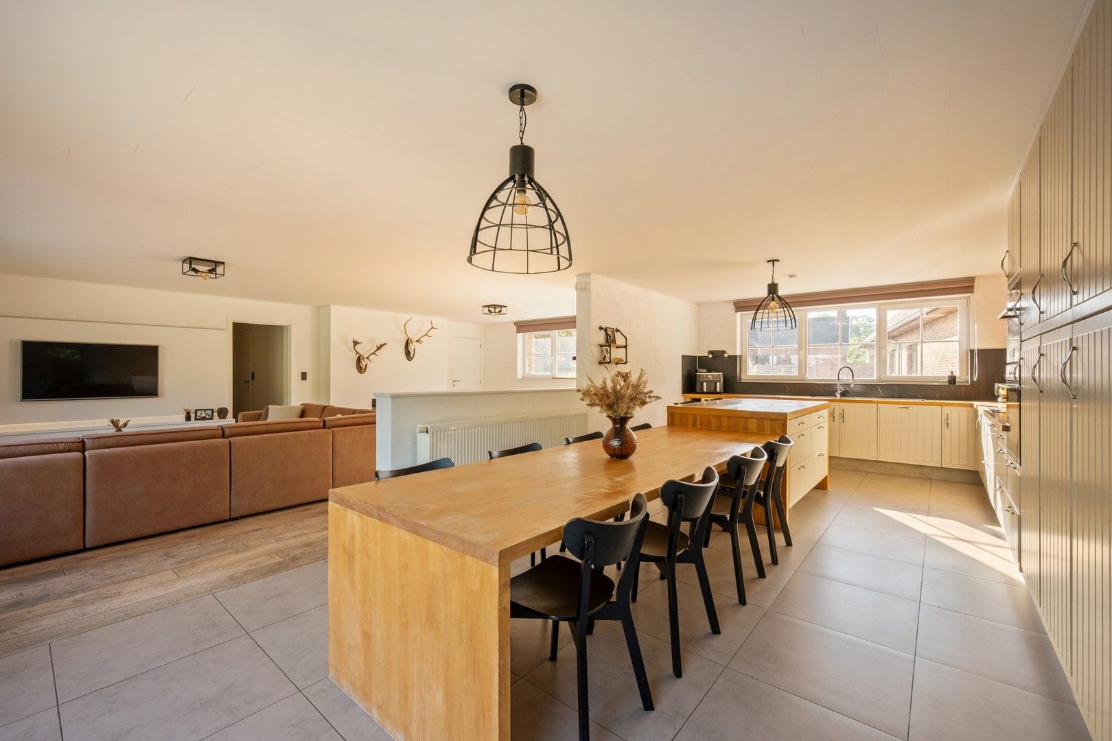 Instapklare en energiezuinige villa met zwembad en loods aan de voet van de Vlaamse Ardennen foto 6