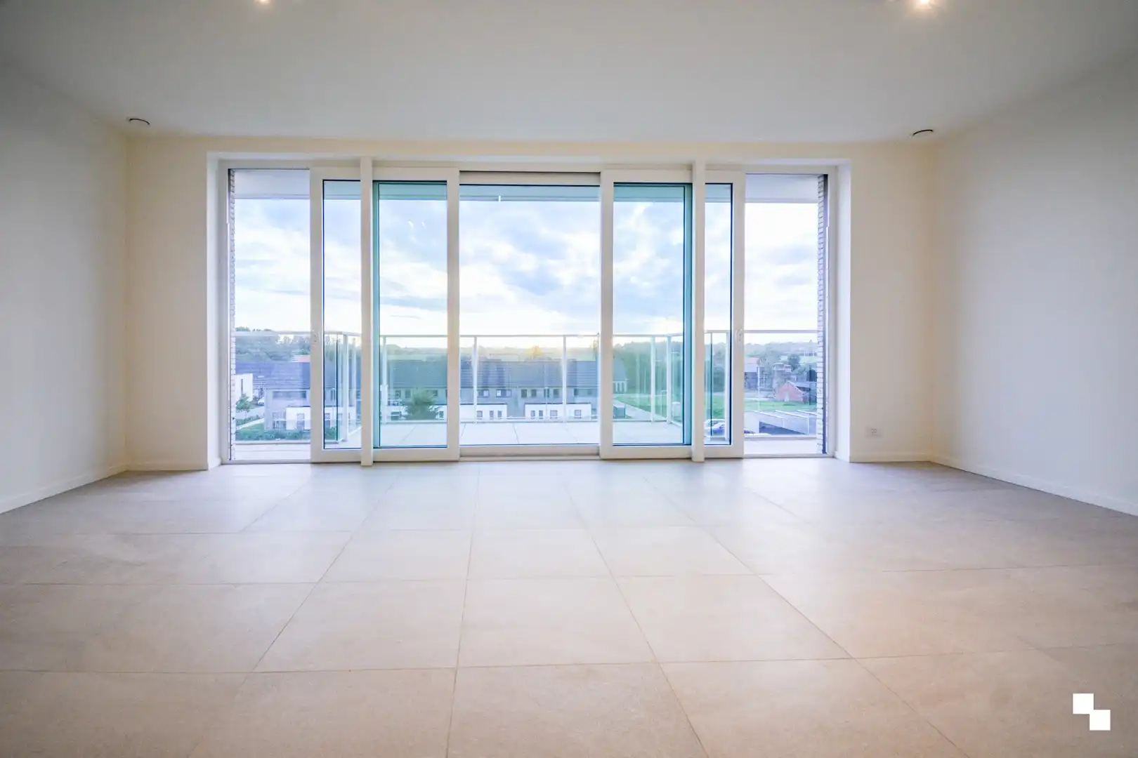 Modern nieuwbouwappartement met groot terras en mooi verzicht aan de rand van Hooglede foto 8