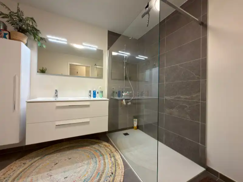 Energiezuinige woning met tijdloze architectuur in het charmante Oostduinkerke dorp! foto 12