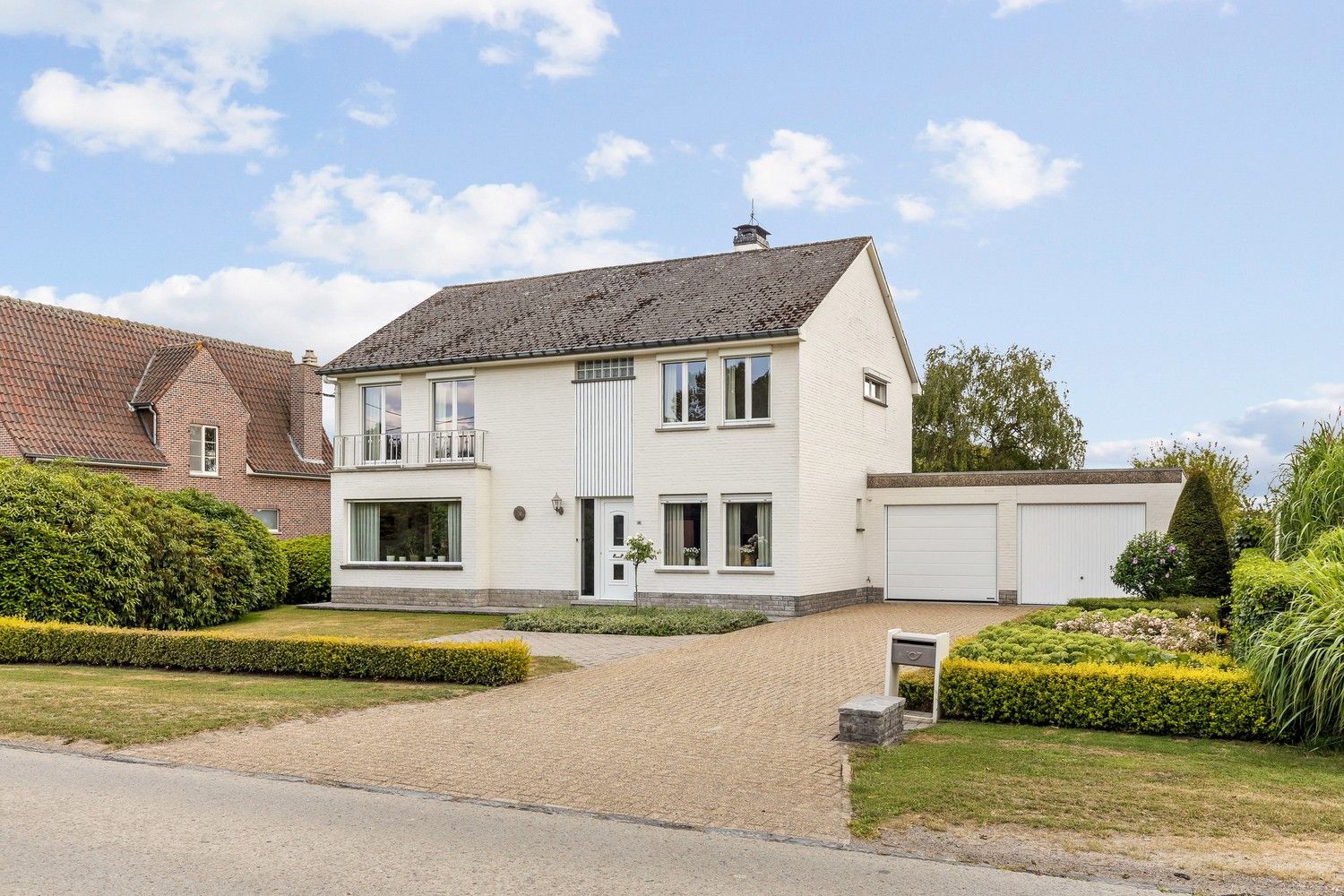 Perfect onderhouden woning met 4 Slpkrs op 1469m2 met zicht op de velden foto 2