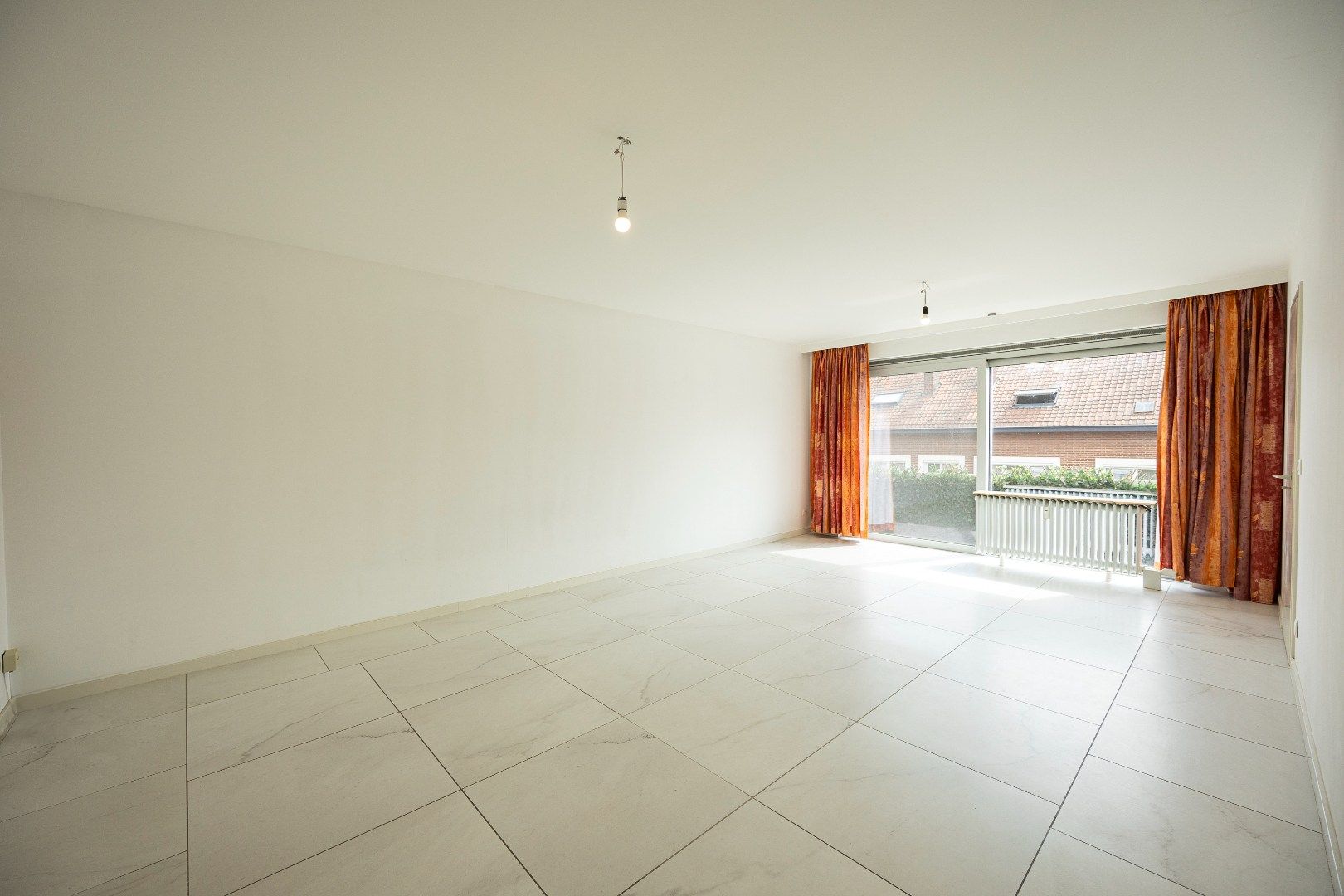 Gerenoveerd energiezuinig app 2 slpks + garagebox  foto {{pictureIndex}}