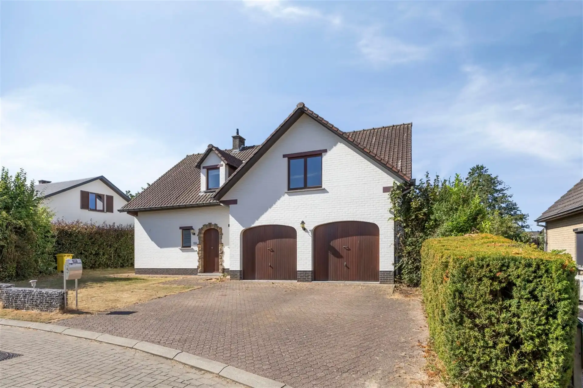 Ruime gezinswoning met 6 kamers in rustige doodlopende straat Meerbeek foto {{pictureIndex}}