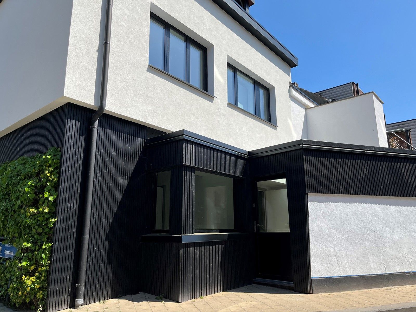 Commercieel gelijkvloers in het centrum van Kapellen! foto 3