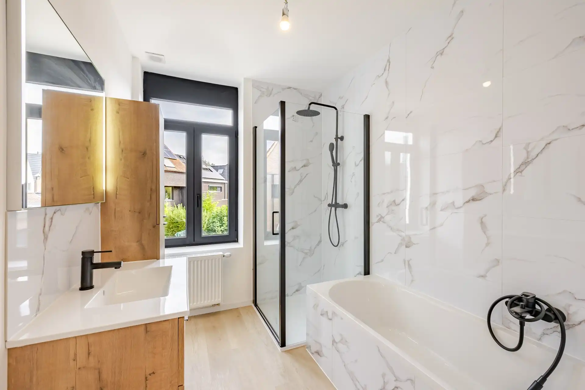 Instapklare, volledig gerenoveerde gezinswoning met 4 slaapkamers, garage en zonnige stadstuin foto 19