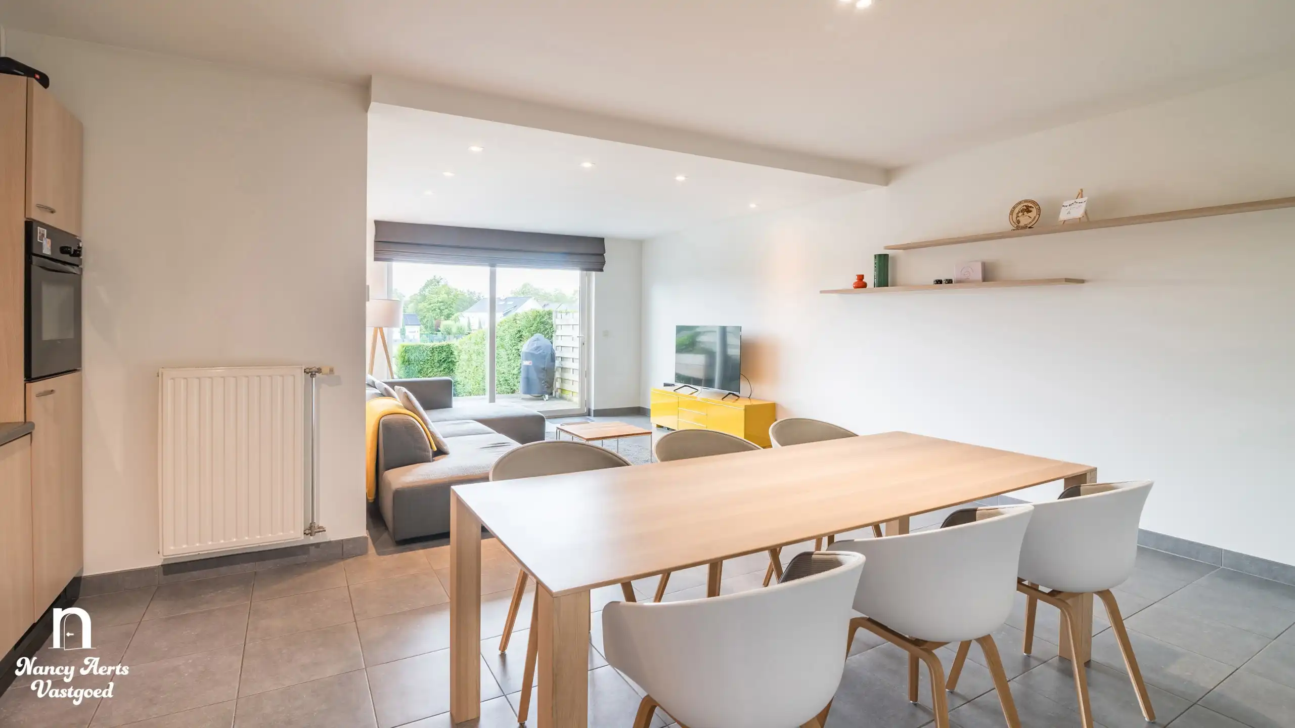 Lichtrijk gelijkvloers appartement met tuin en mooi uitzicht foto 7