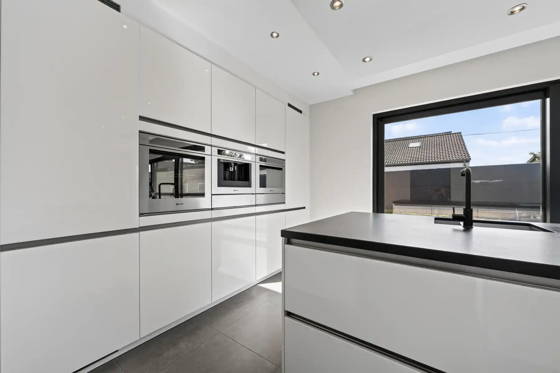 Instapklare, volledig gerenoveerde woning met 3 slaapkamers in een rustige omgeving foto 3