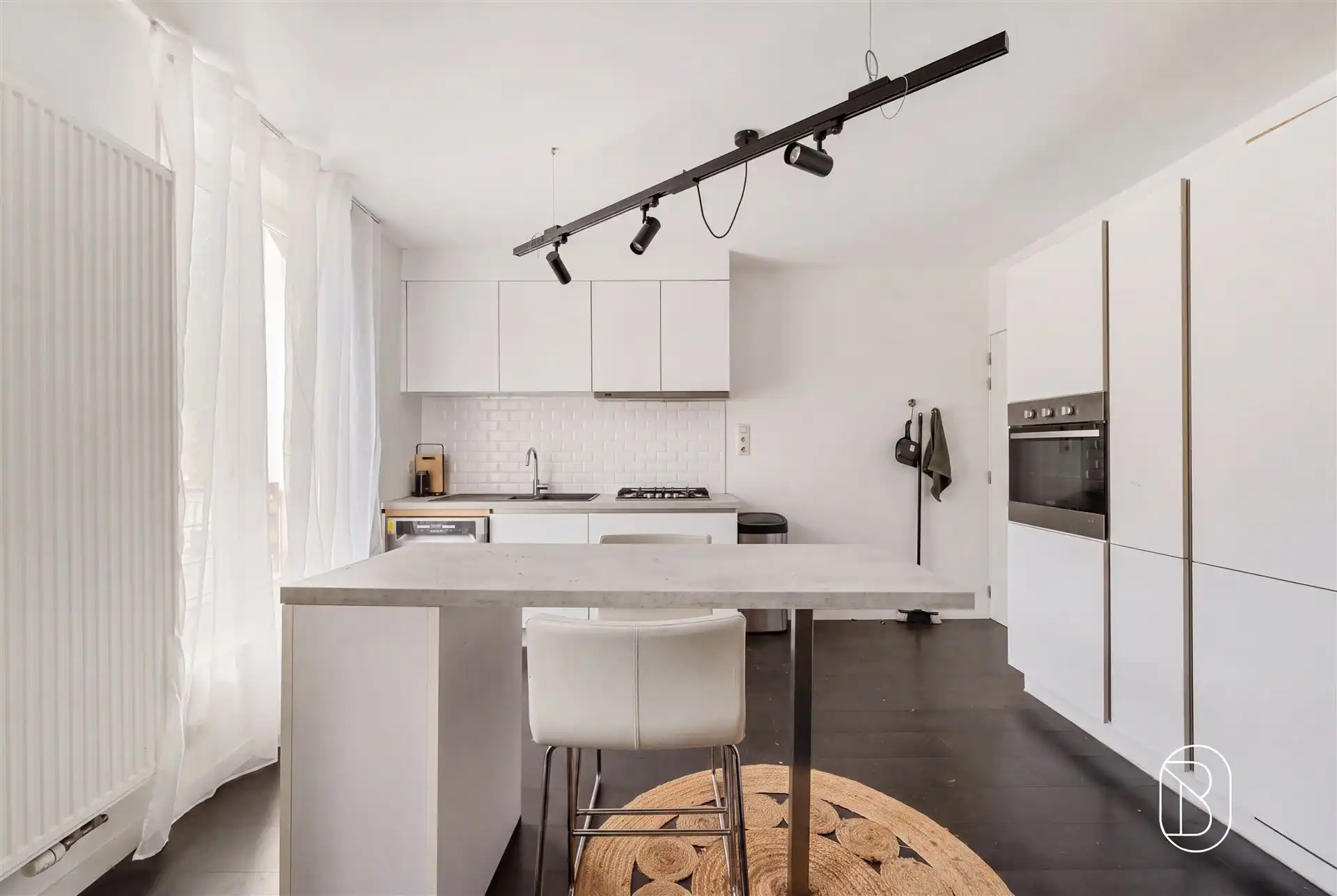 Handelspand + 2 gerenoveerde appartementen hartje Kortrijk foto 14