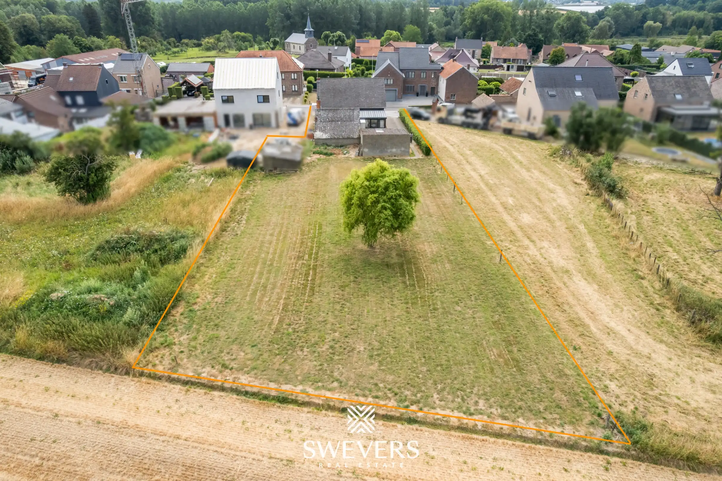 Goed onderhouden gezinswoning met 4 slaapkamers op 15a met vrij uitzicht foto 3